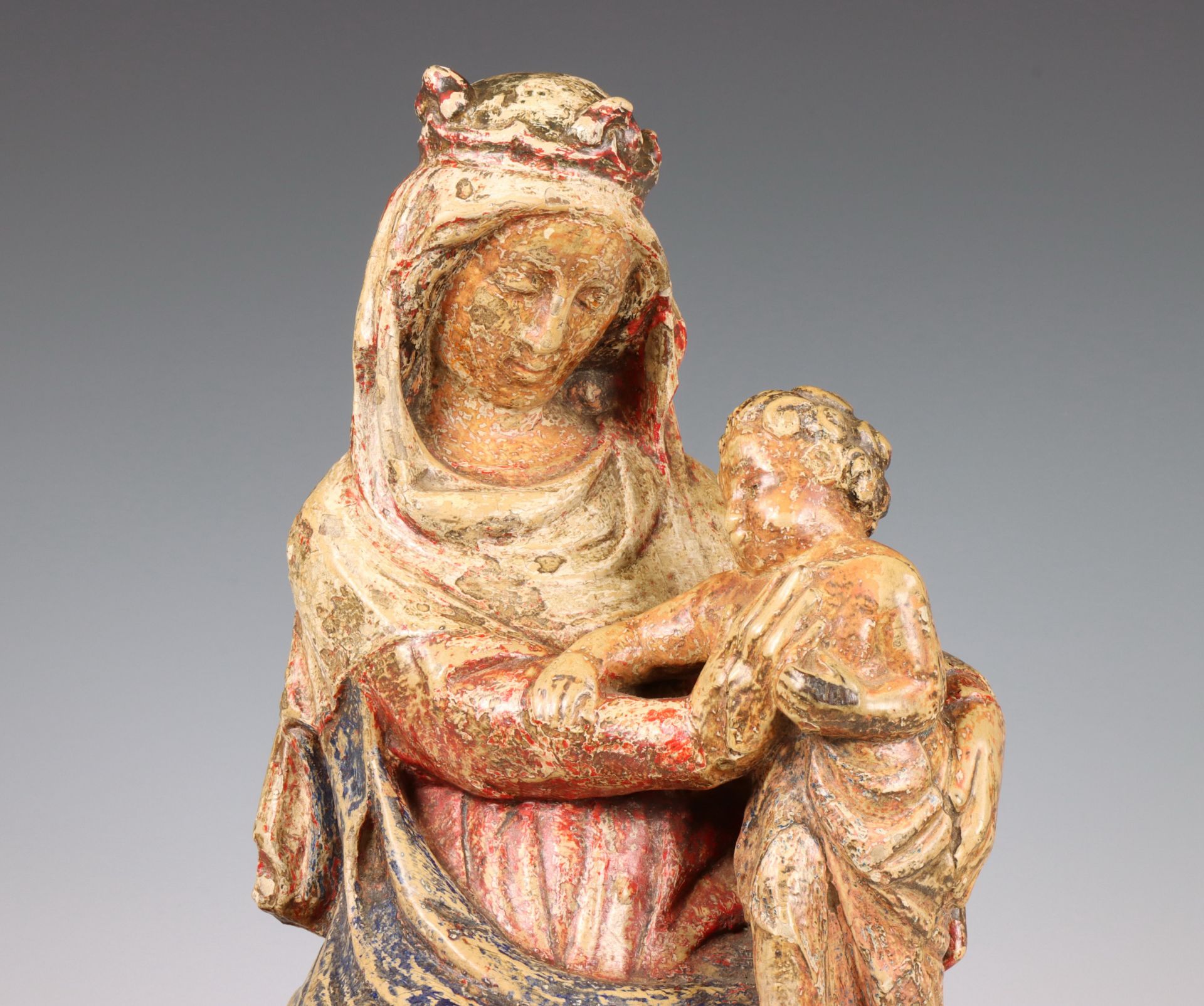 Frankrijk, eikenhouten en polychroom geschilderd sculptuur, madonna met kind, 17e eeuw; - Bild 5 aus 5