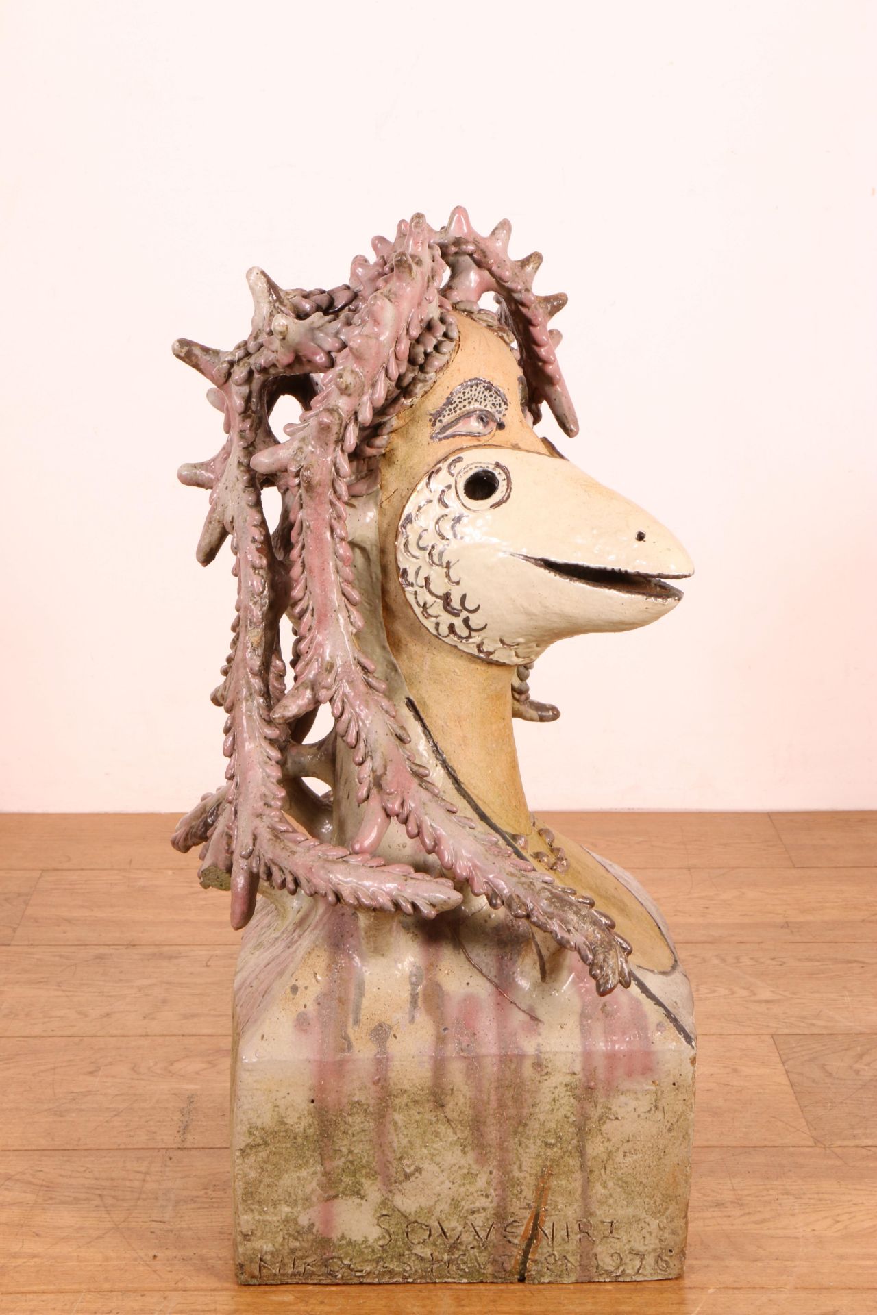 Nikolaas van Os (geb. 1950), keramisch borstbeeld, gemaskerde vogel, - Bild 4 aus 4