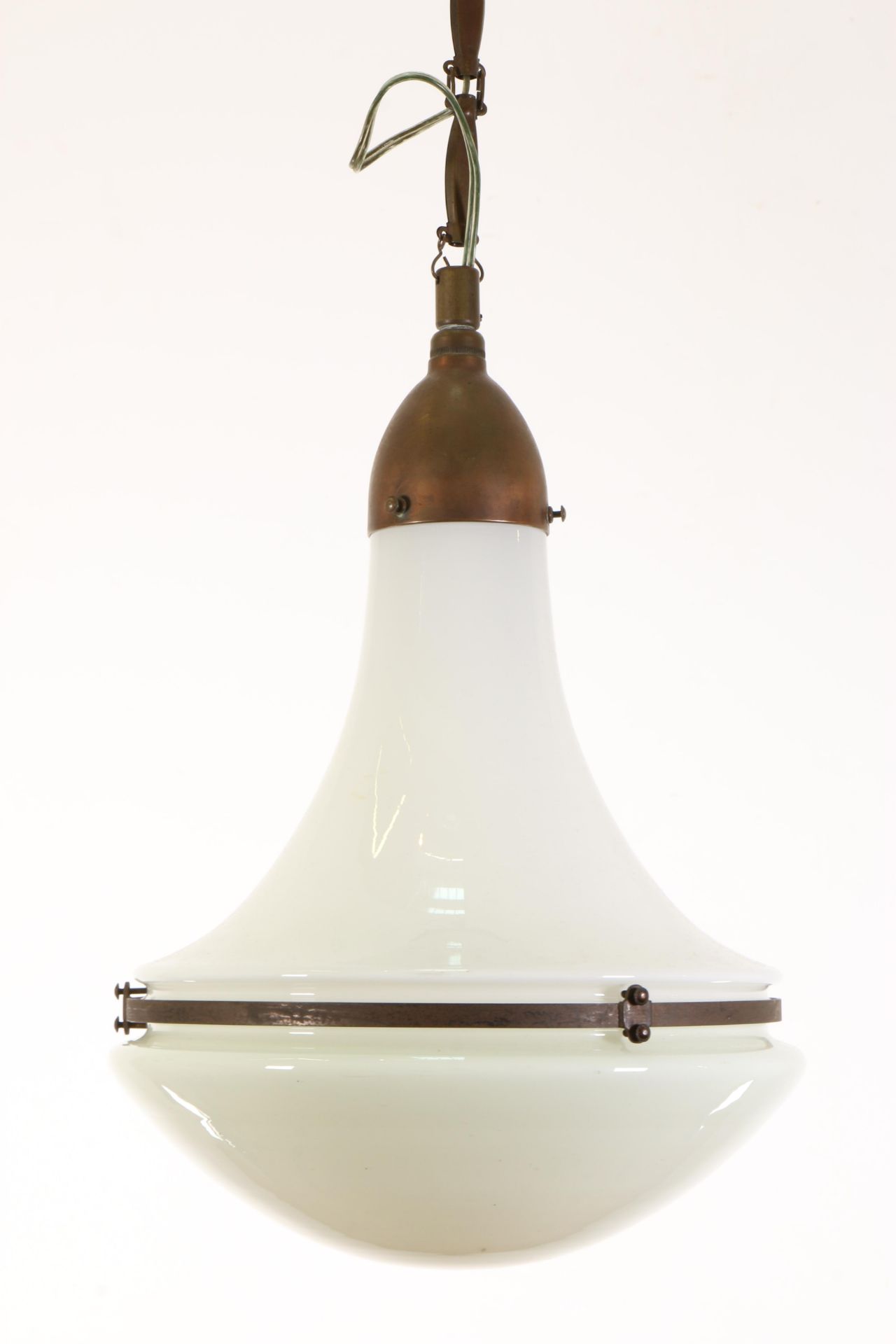 Peter Behrens (1868-1940), twee gesatineerde en wit opaline glazen hanglampen voor Siemens, 'Luzette - Bild 3 aus 3