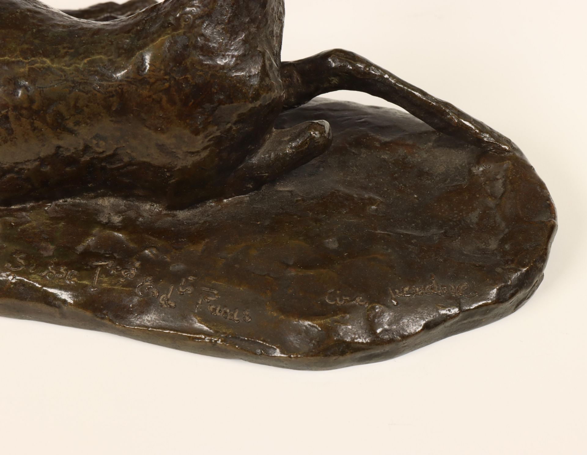 Ary Jean Leon Bitter [1883-1973], bruin gepatineerd bronzen sculptuur [Biche se léchant la patte], c - Image 4 of 7