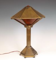 Koperen Amsterdamse School schemerlamp met carneool, mogelijk ontwerp Jan Eisenloeffel, ca. 1920;