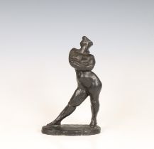 Ch. van Pallandt (1898-1997), zwart gepatineerd bronzen sculptuur 'kleine staande met voet vooruit',