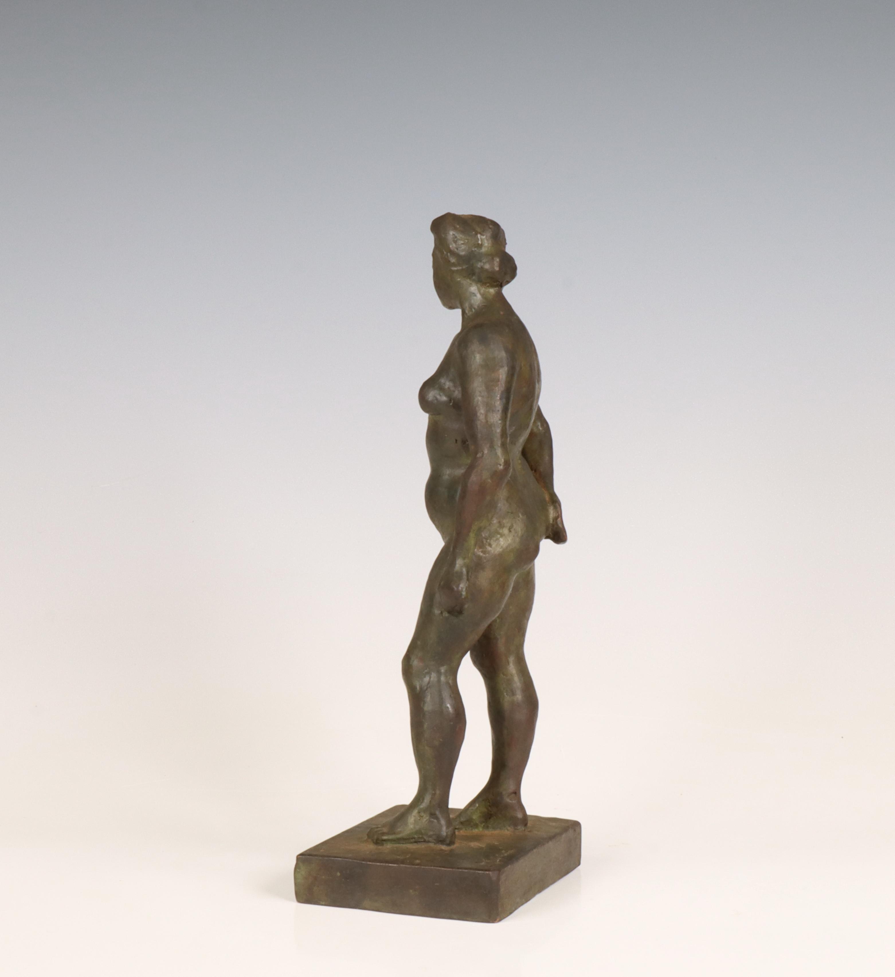 George Grard (1901-1984) Groen gepatineerd bronzen sculptuur staand naakt, circa 1950. - Image 7 of 7