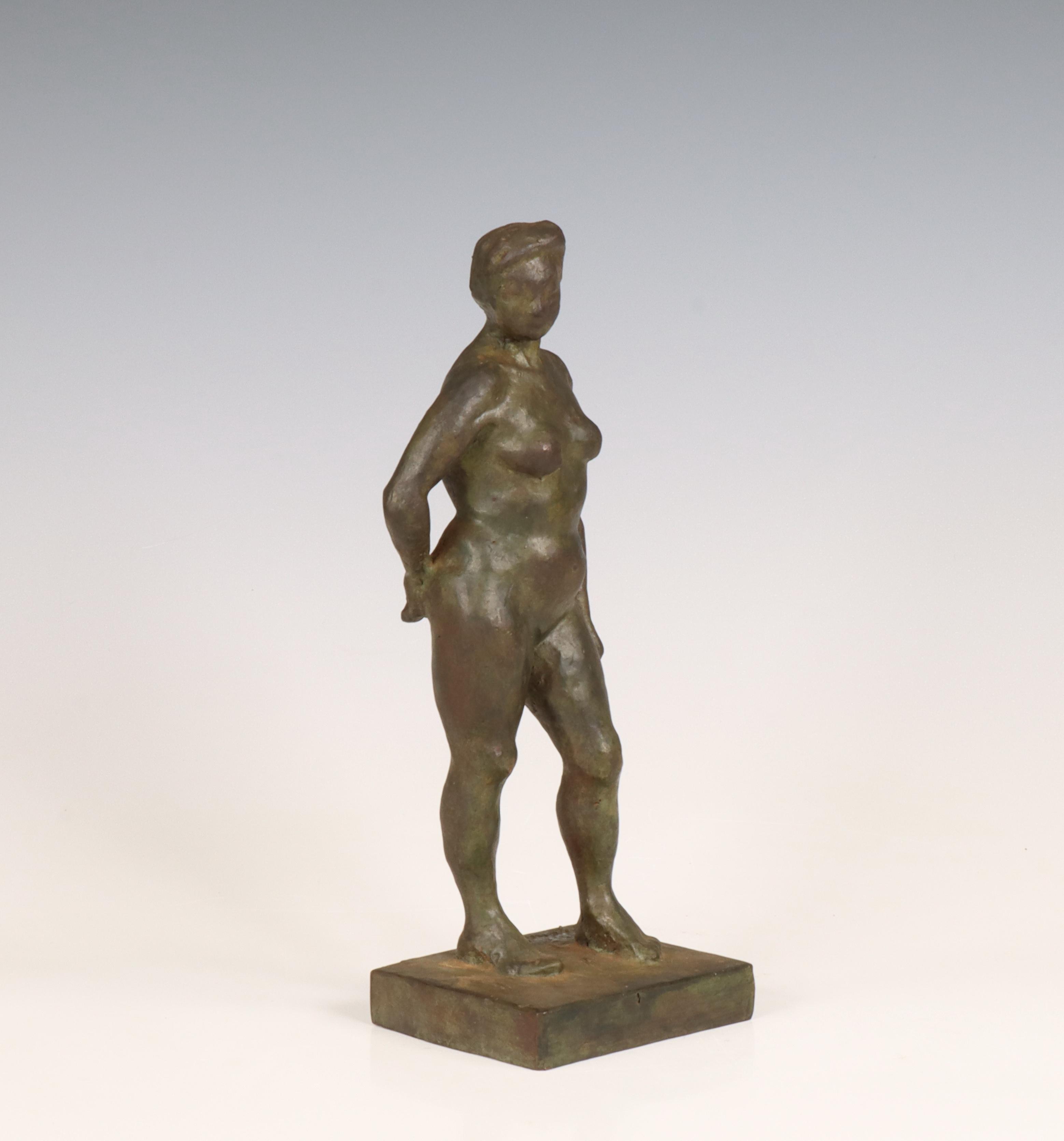 George Grard (1901-1984) Groen gepatineerd bronzen sculptuur staand naakt, circa 1950. - Image 4 of 7