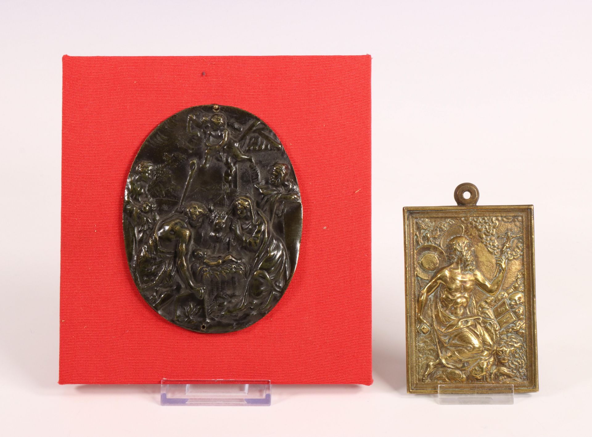 Bronzen zwart gepatineerde ovale plaquette met voorstelling van de heilige familie, 18e/19e eeuw