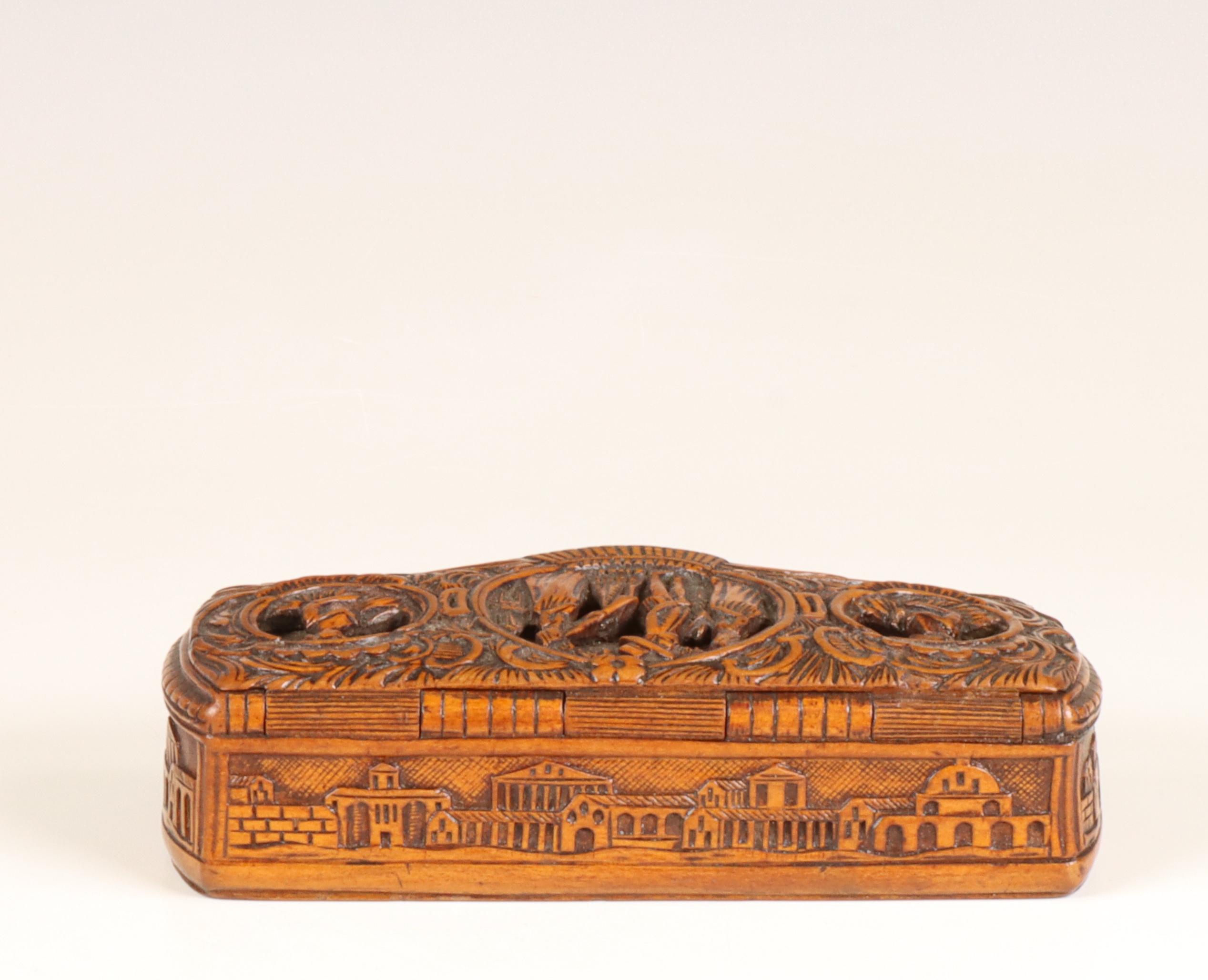 Frankrijk, houten gestoken tabaksdoos, 18e eeuw; - Image 3 of 7