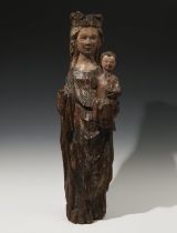 Noord Frankrijk, eikenhouten gestoken sculptuur voorstellende Madonna met kind, 15e eeuw;