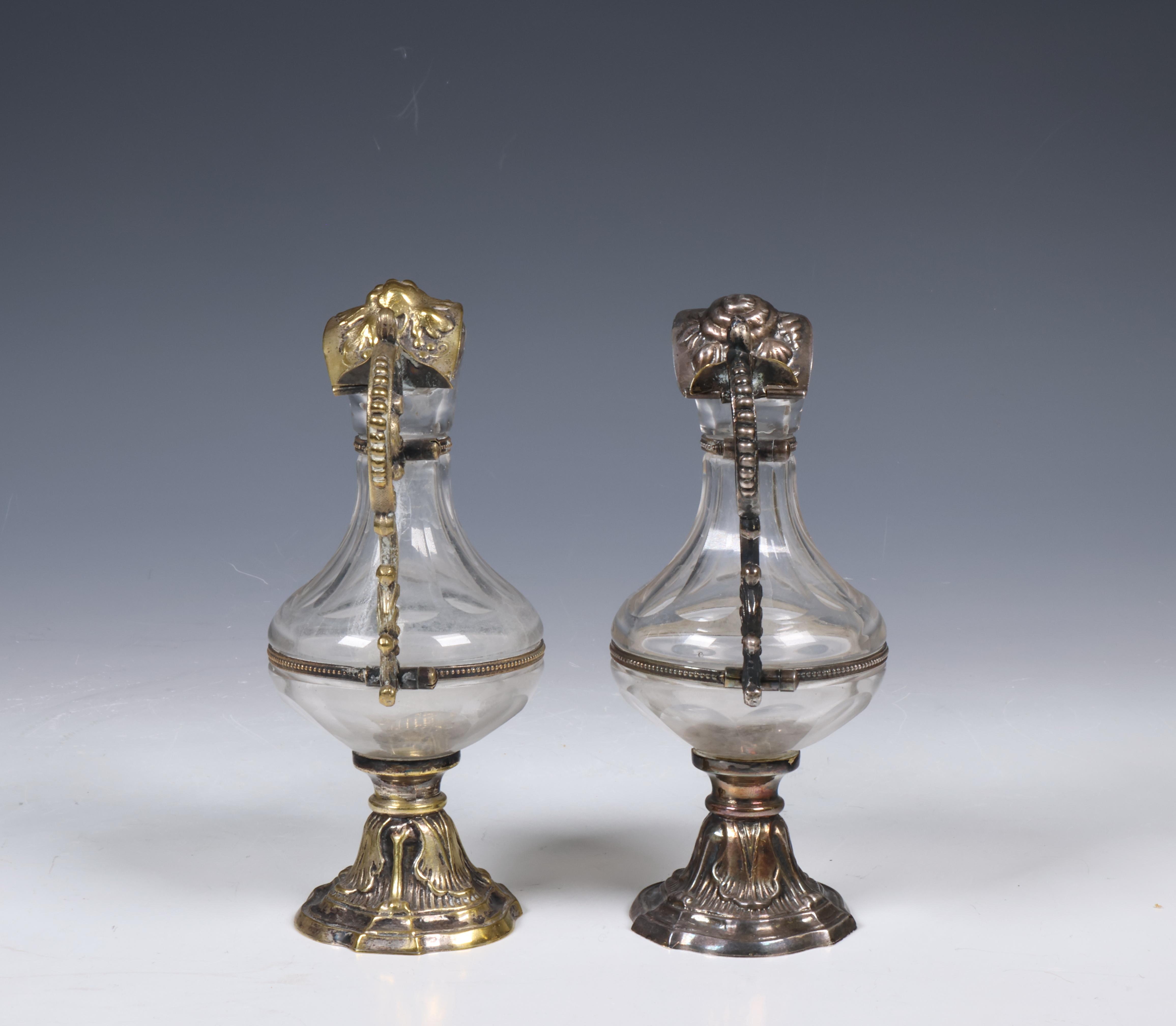 Twee kristallen water ampullen, 19e eeuw; - Image 4 of 4