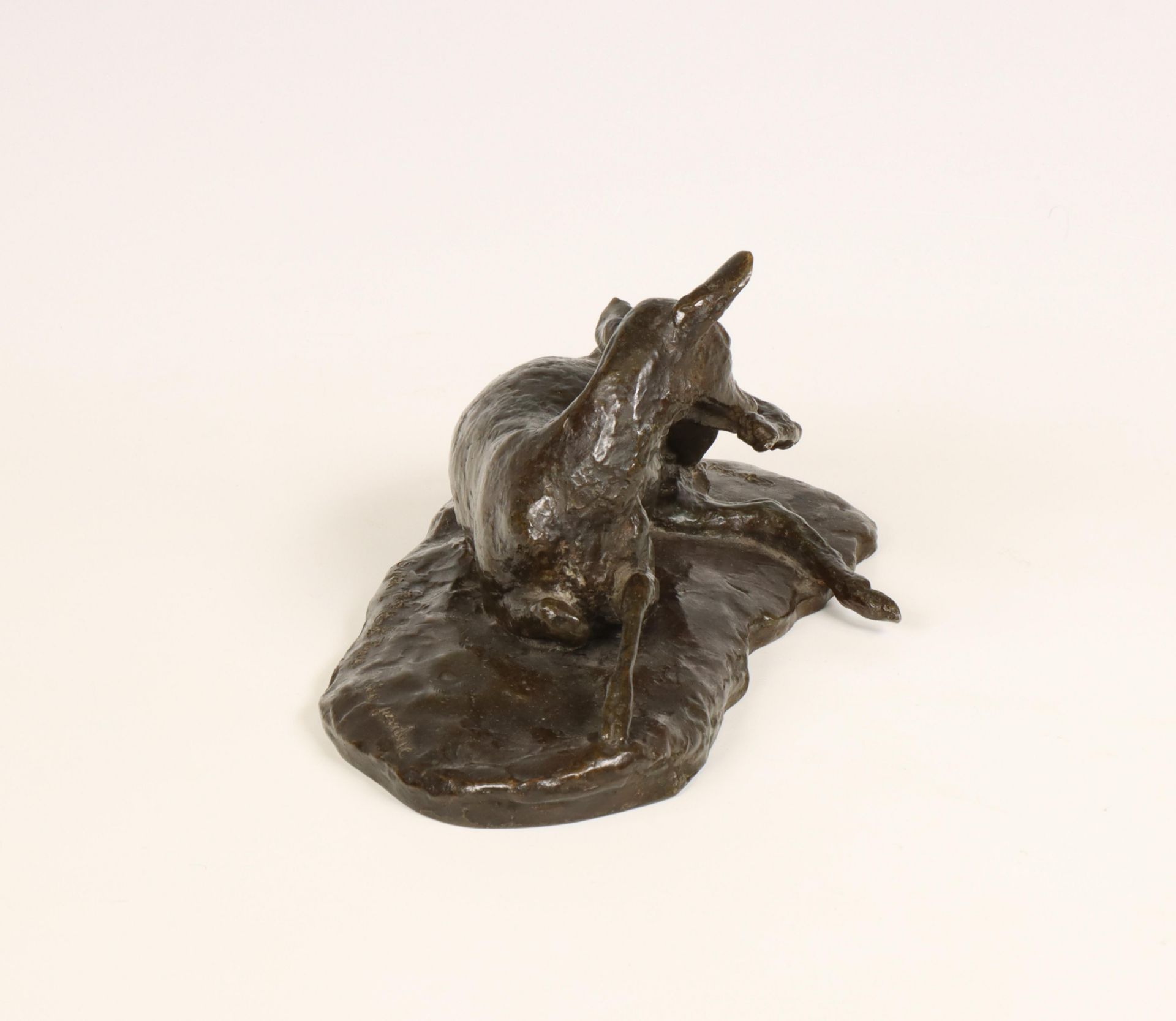 Ary Jean Leon Bitter [1883-1973], bruin gepatineerd bronzen sculptuur [Biche se léchant la patte], c - Image 3 of 7