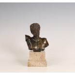 Eugene Börmel (1858-1932), bruin gepatineerde bronzen buste 'Apollo', ca. 1900;