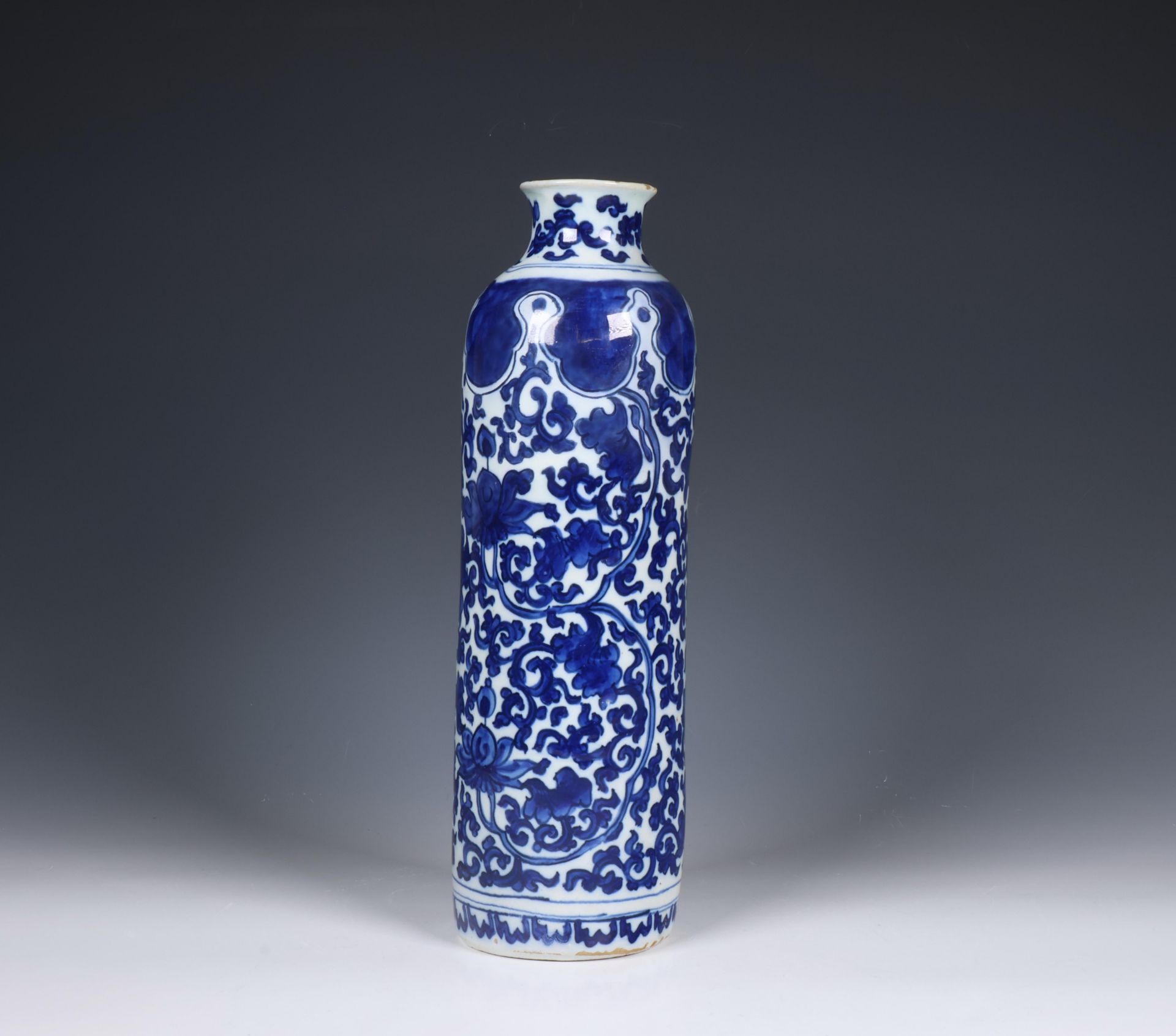 Delft, blauw wit aardewerk vaas, zgn. 'rolwagen', circa. 1700; - Bild 3 aus 7