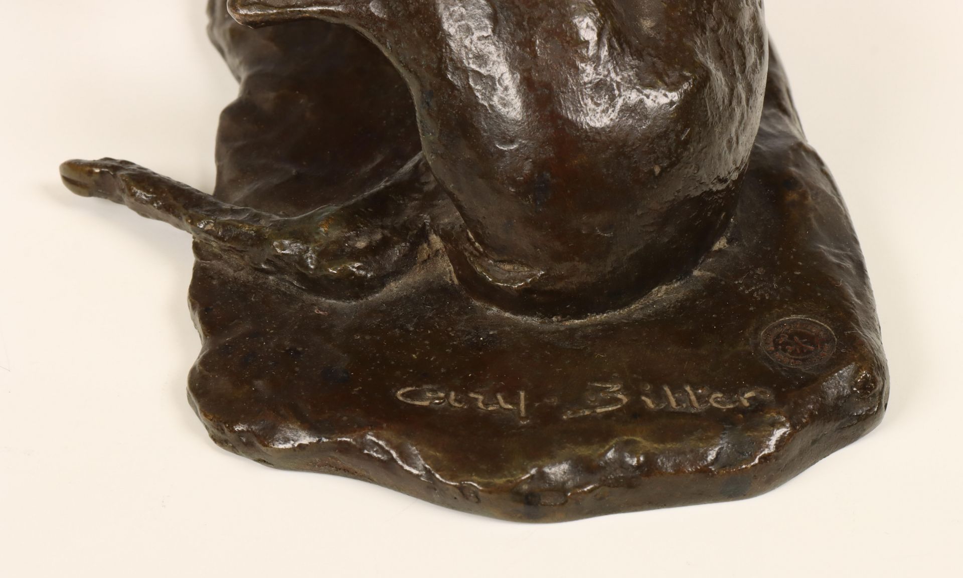 Ary Jean Leon Bitter [1883-1973], bruin gepatineerd bronzen sculptuur [Biche se léchant la patte], c - Bild 5 aus 7