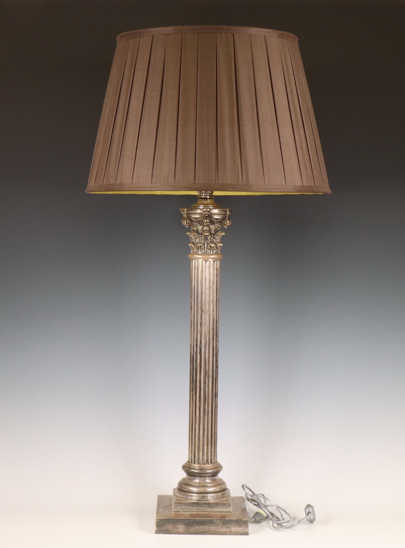 Engeland, verzilverde messing schemerlamp voet, ca. 1900;