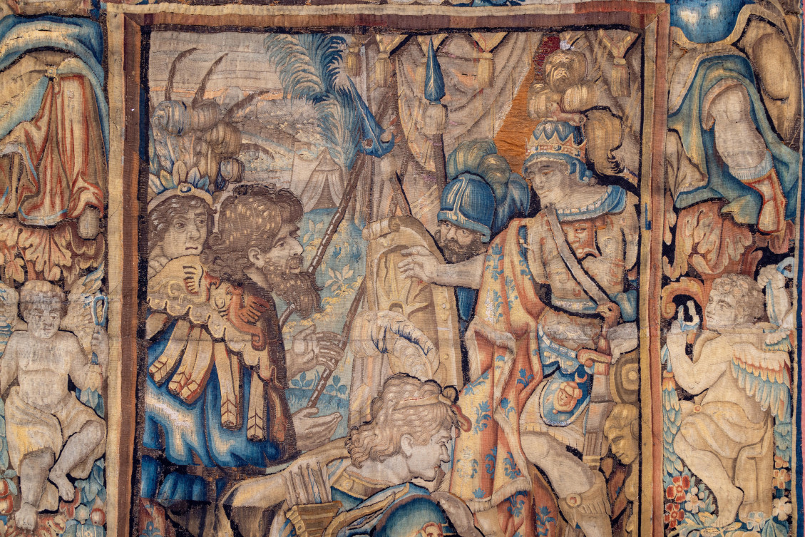 Vlaanderen, gobelin met voorstelling van Alexander de Grote in de tent van Darius, 17e eeuw. - Image 6 of 9