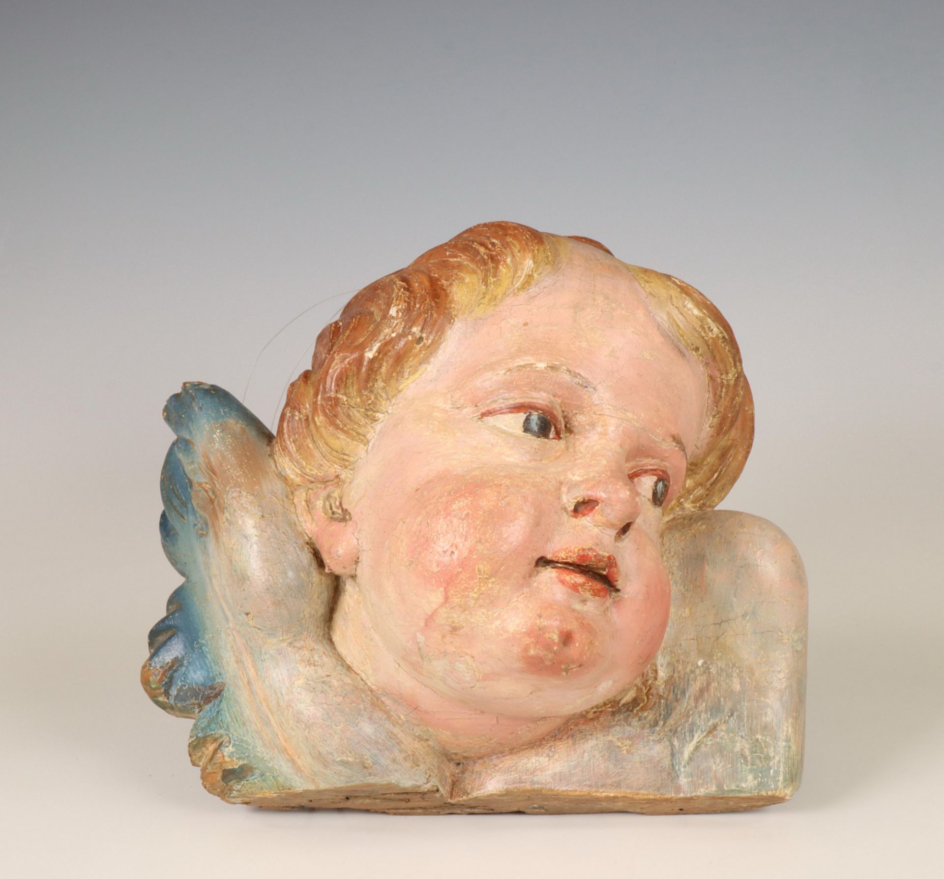 Duitsland, gestoken houten en polychroom geschilderde putto kop, ca. 1800;