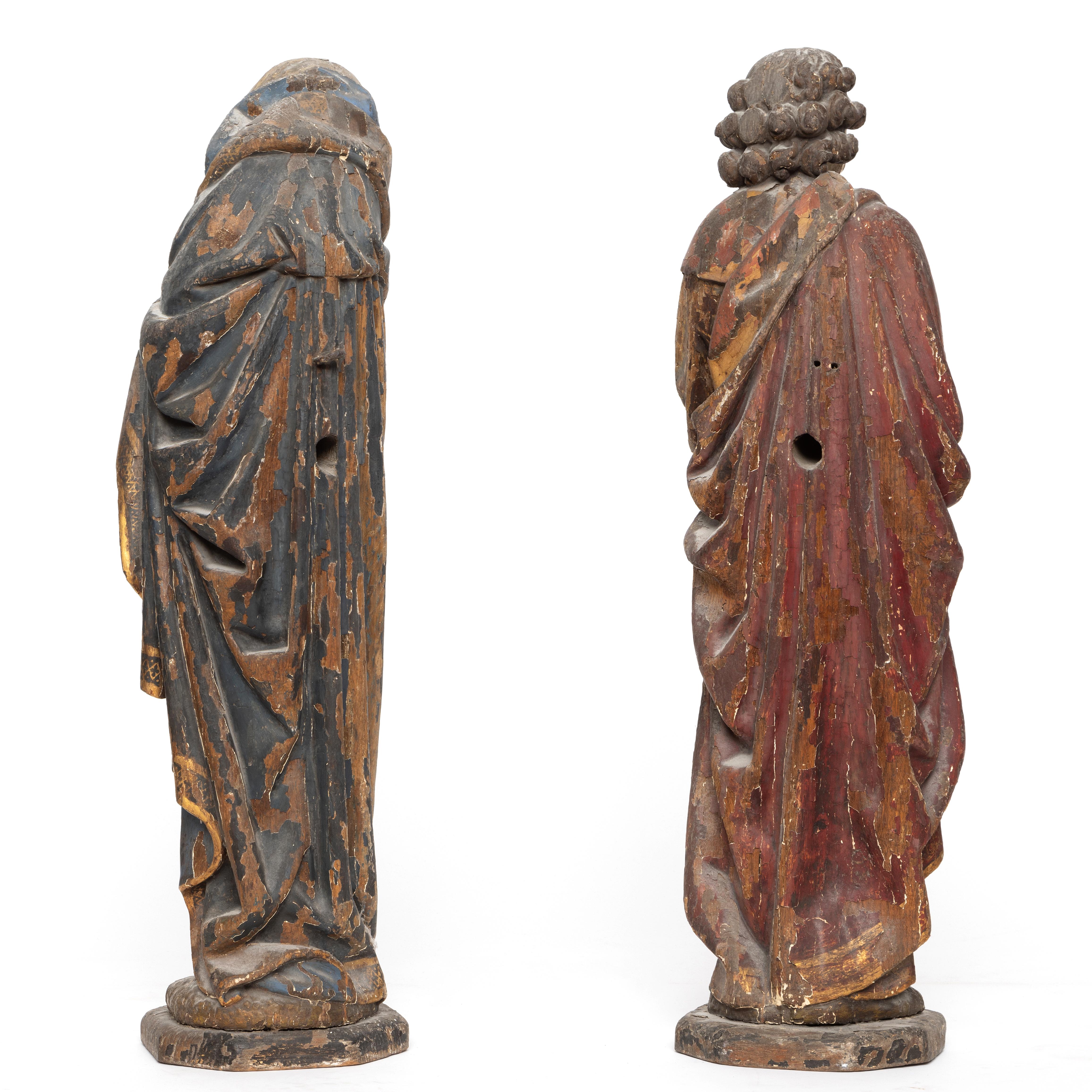 Zuidelijke Nederlanden, twee gestoken houten heiligen beelden uit kruisigingsgroep, eerste helft 16e - Image 3 of 4
