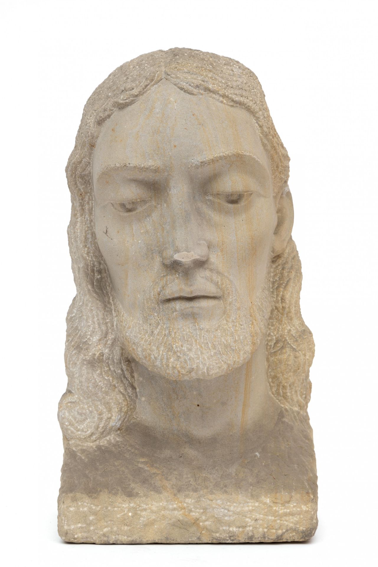 Ernst van Briel (1904-1994), gebeeldhouwde zandstenen buste van Christus.