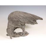 Karel Gomes (1930-2016), grijs gepatineerd bronzen sculptuur, voorstellende arend, ca. 1970;