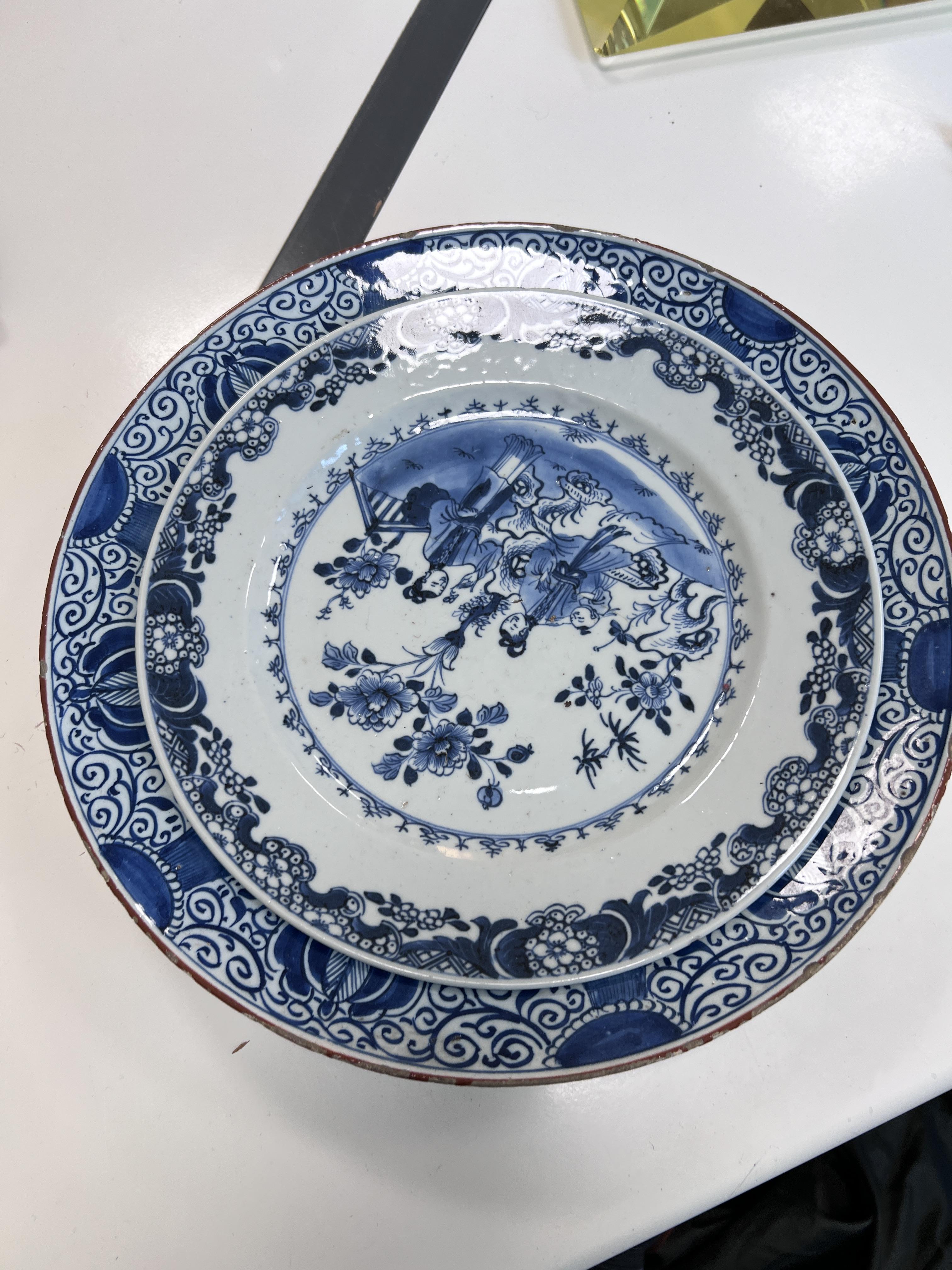 De Porceleyne Bijl, Delft, blauwwit aardewerk 'pauwenbord', 19e eeuw. - Image 4 of 4