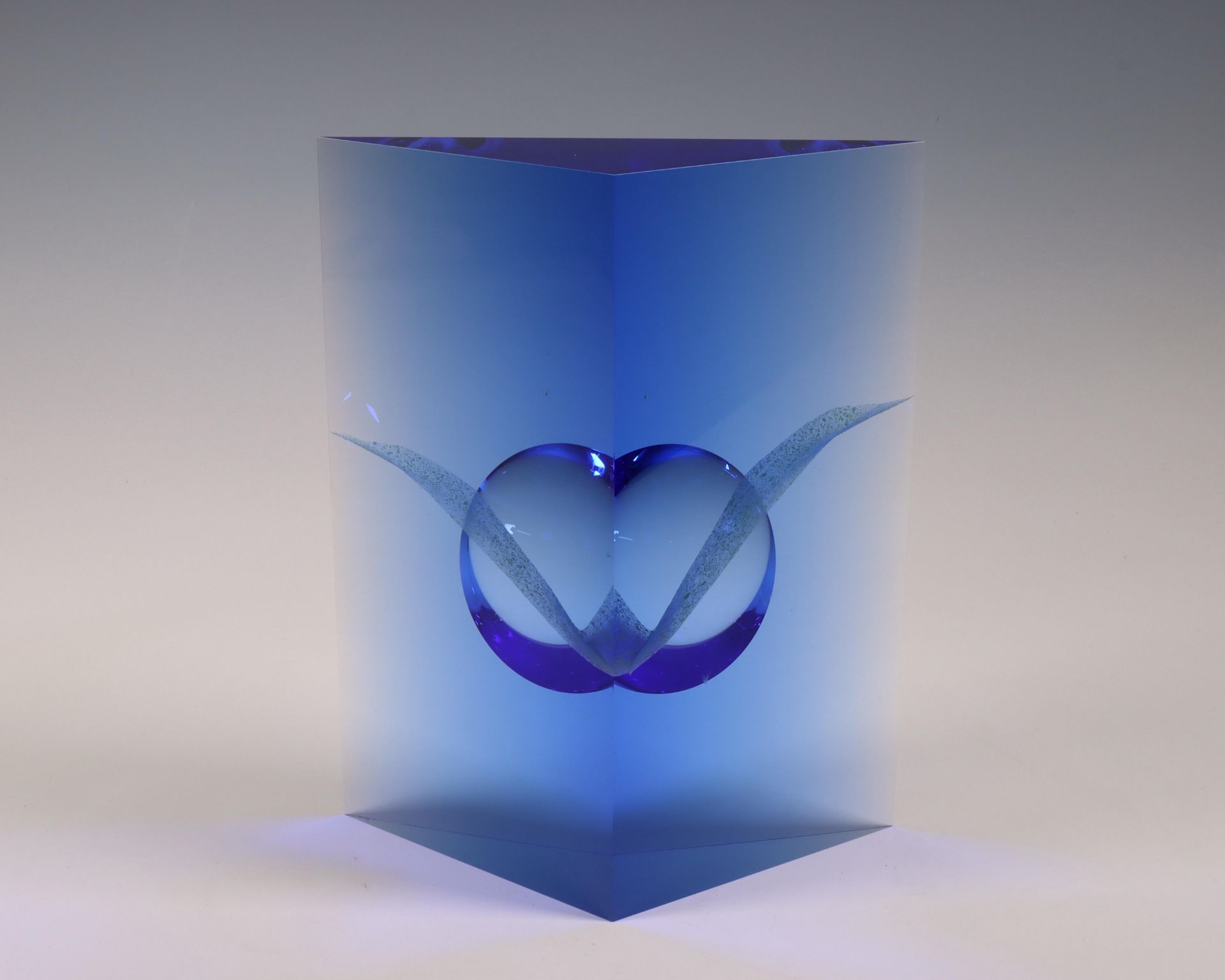 Jacob Vincent (XX), blauw optisch geslepen sculptuur, - Bild 4 aus 4