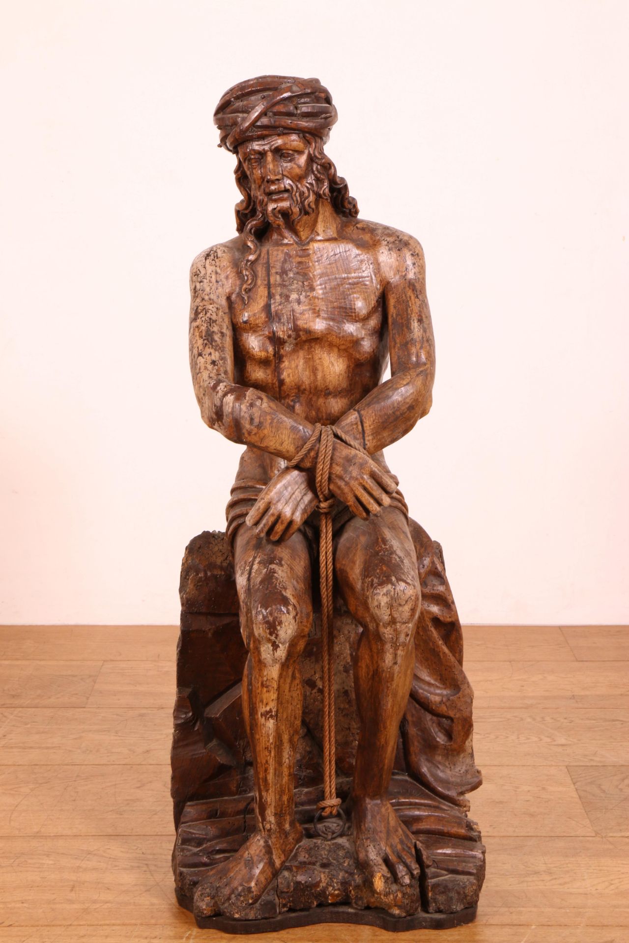 Duitsland, gestoken houten sculptuur van Christus met de doornenkroon. 17e/18e eeuw.