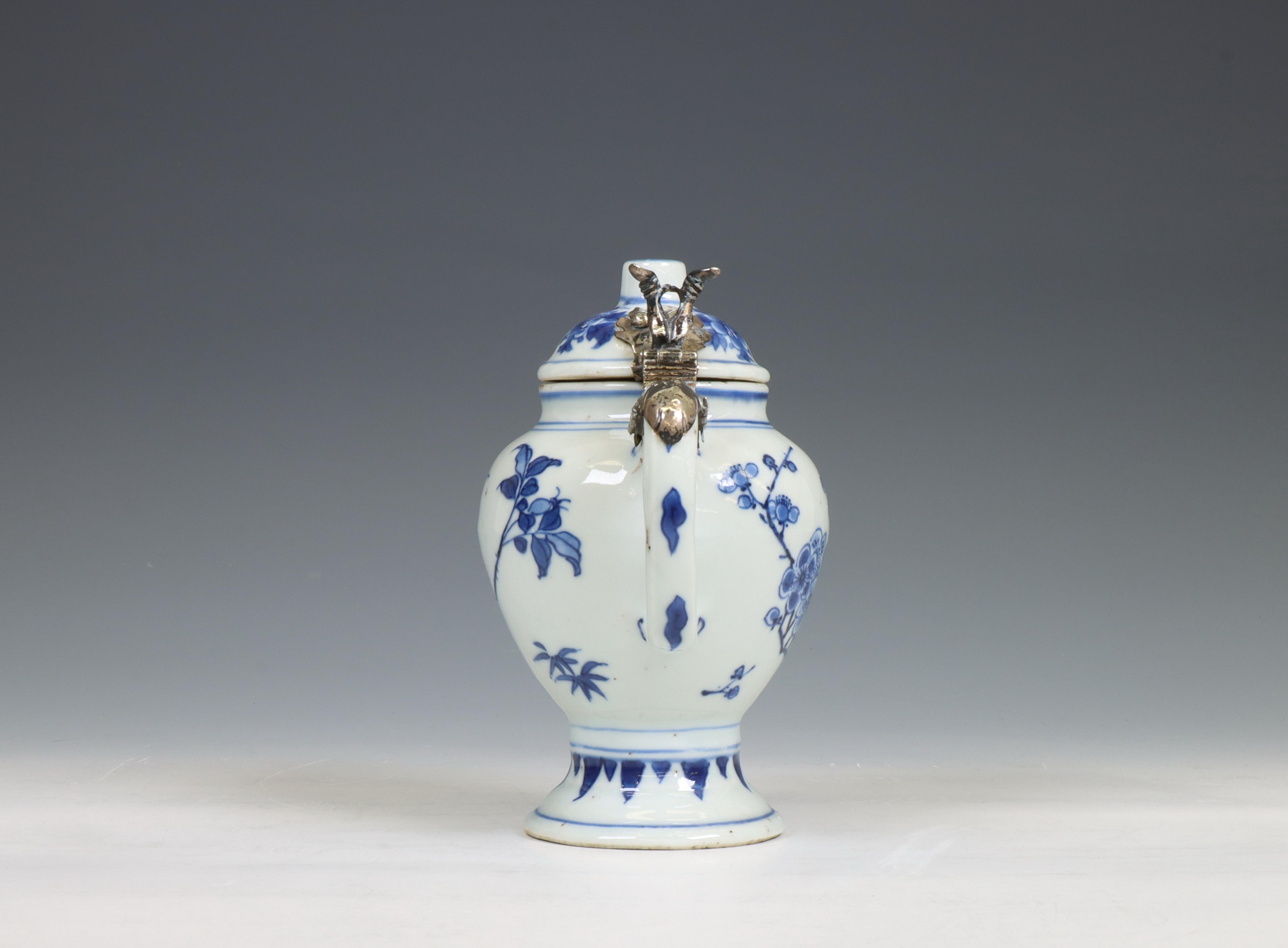 China, a Transitional silver-mounted blue and white mustard-pot and associated cover, mid 17th centu - Image 6 of 6
