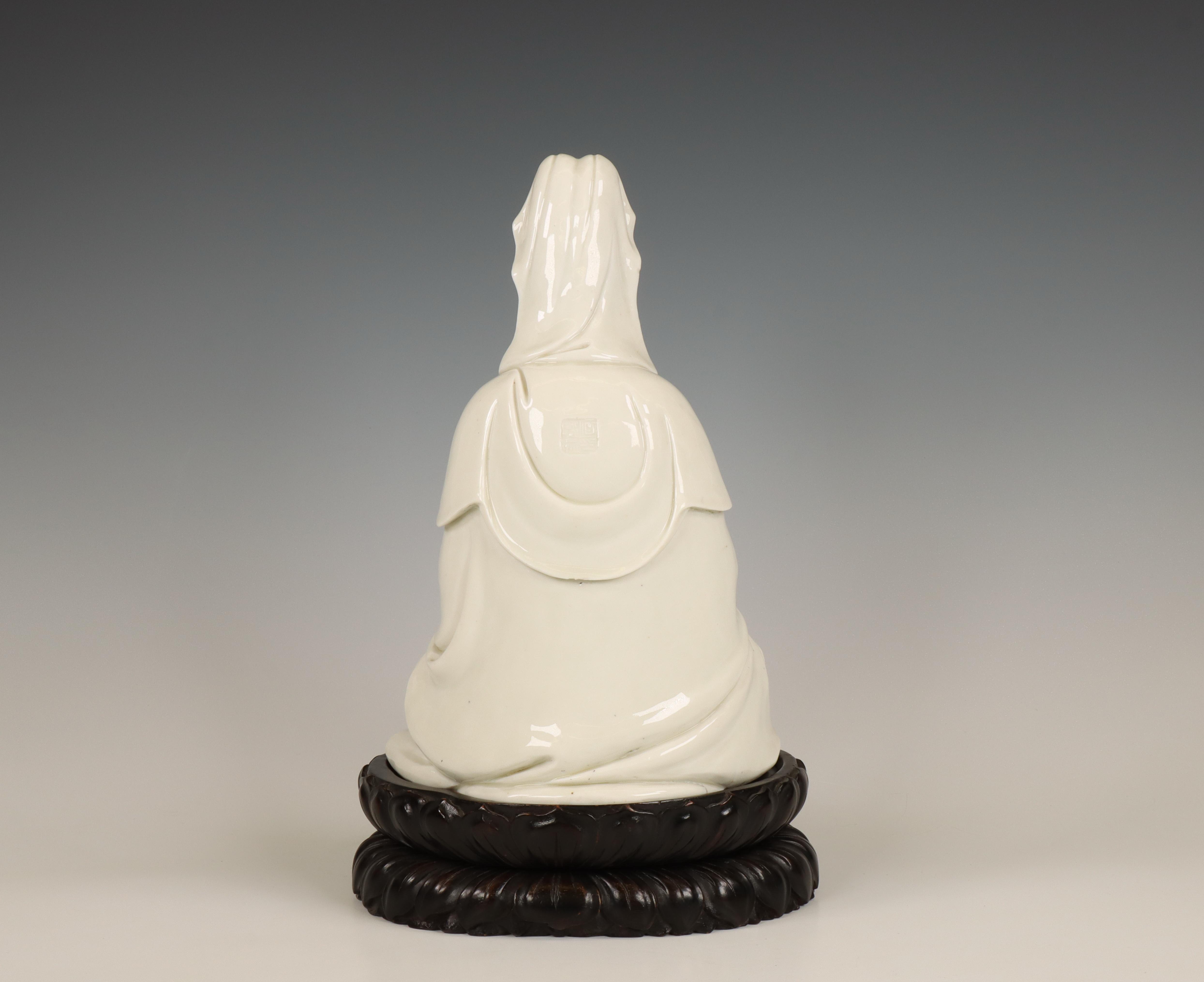 China, Dehua porcelain figure of a seated Guanyin, 20th century, - Image 2 of 6