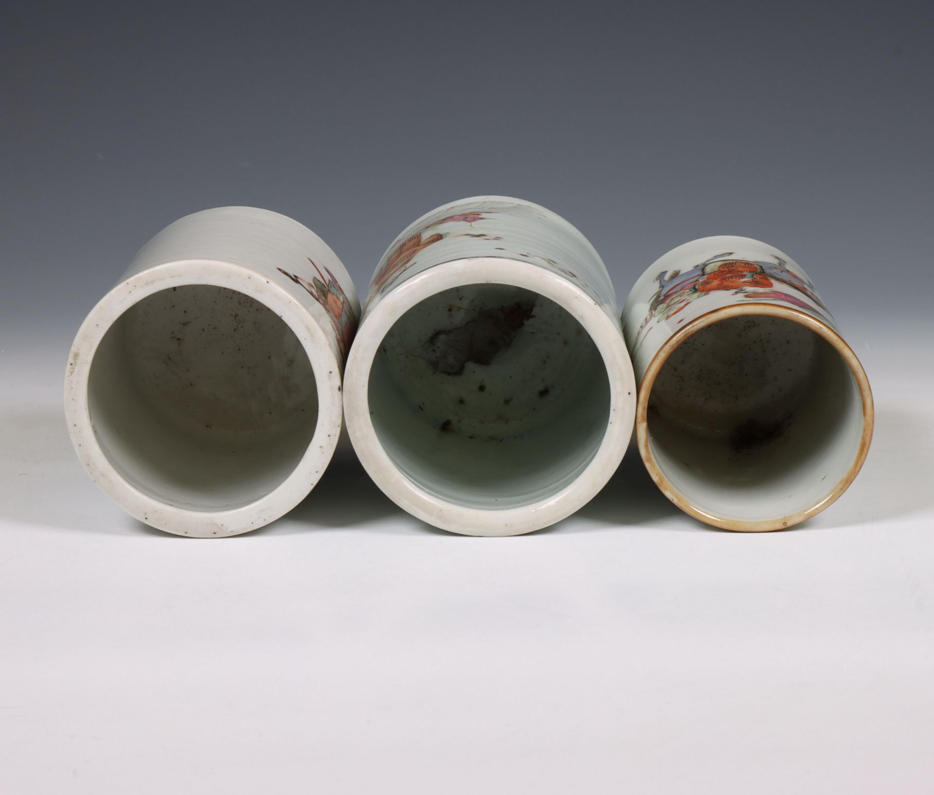 China, three famille rose porcelain brush pots, 19th/ 20th century, - Image 2 of 4
