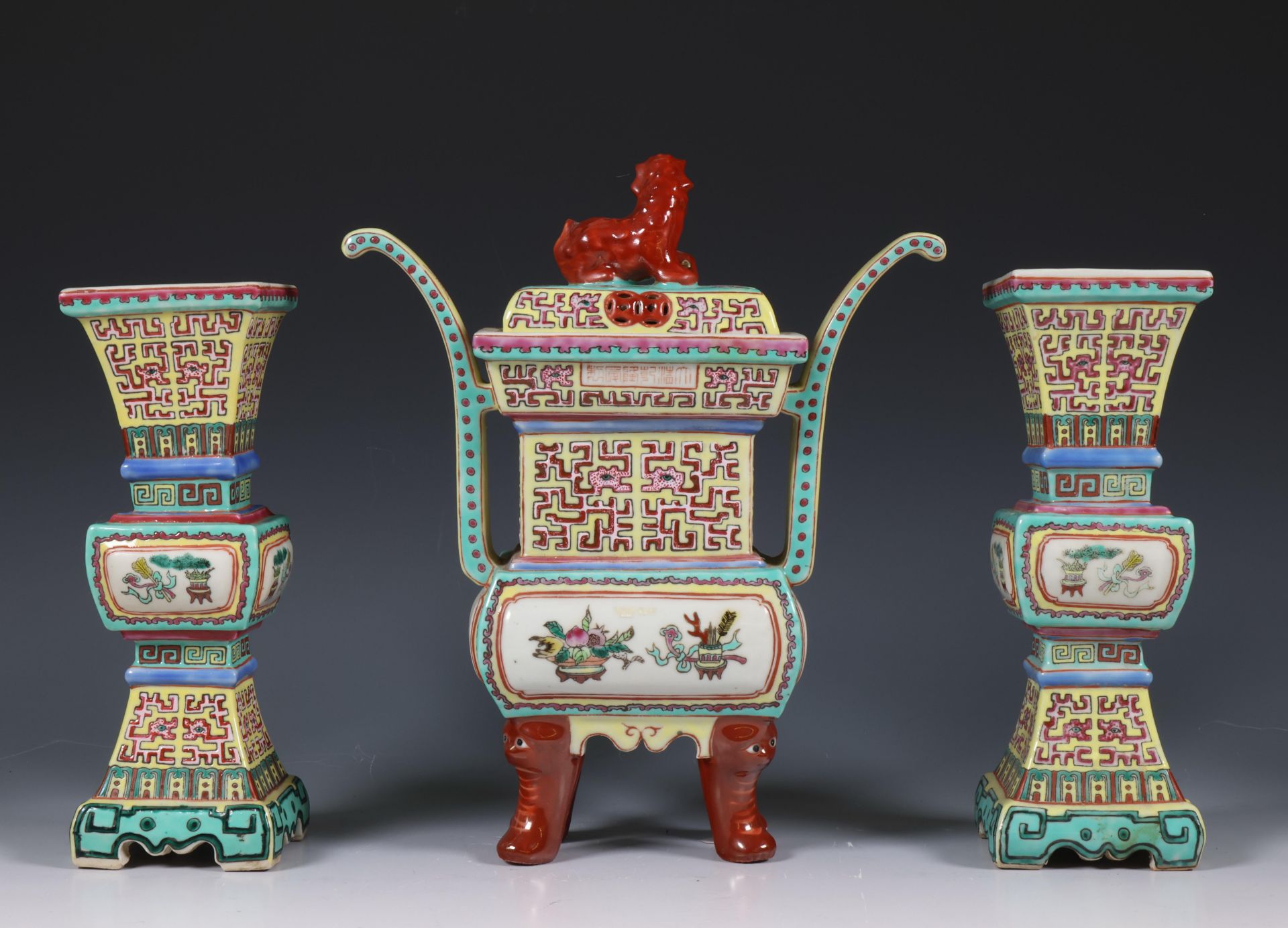 China, famille rose porcelain three-piece altar garniture, 20th century, - Image 2 of 6