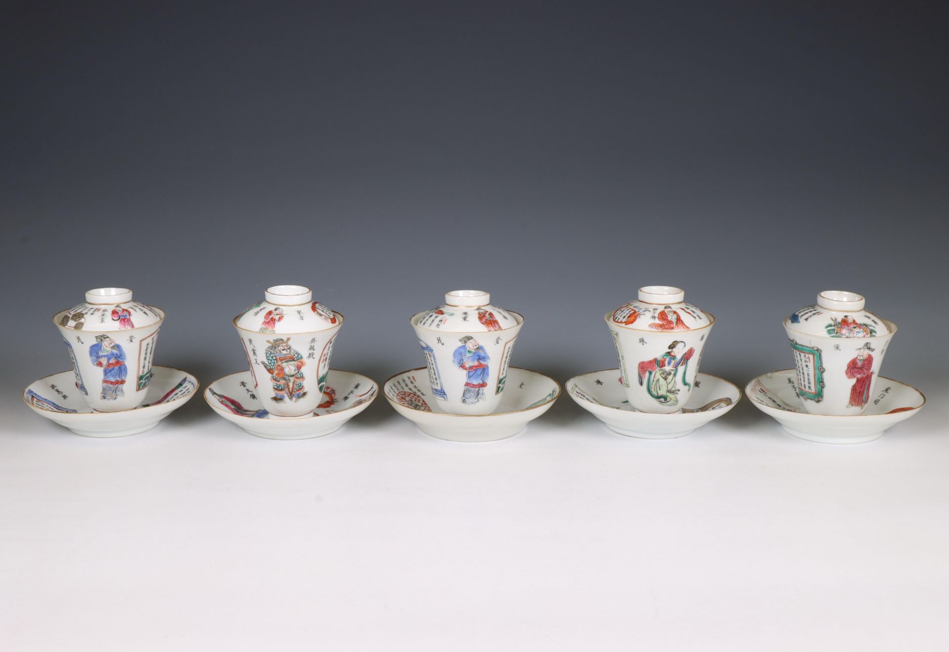China, five famille rose porcelain 'Wu Shuang Pu' cups, covers and saucers, 19th century, - Bild 3 aus 8