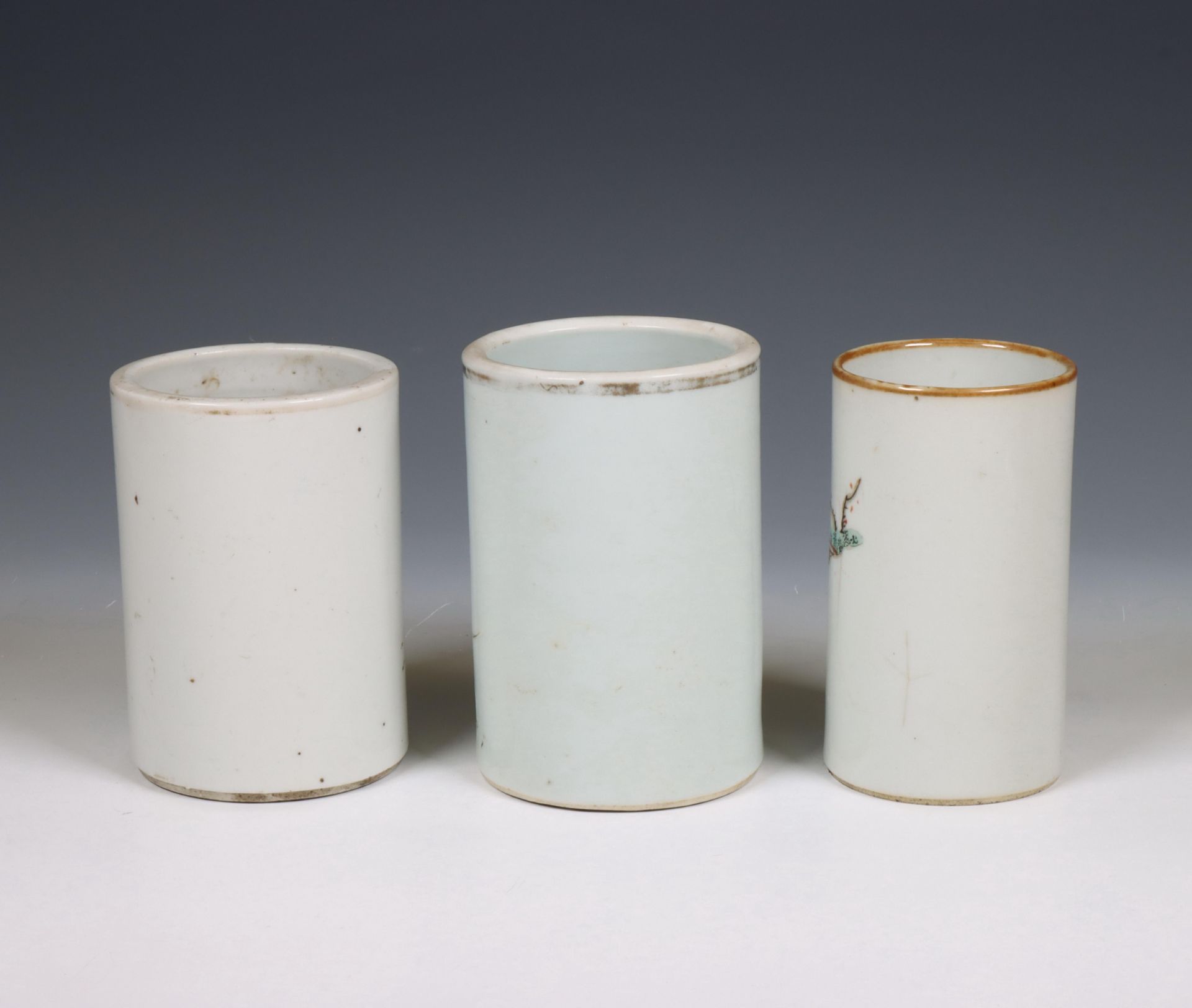 China, three famille rose porcelain brush pots, 19th/ 20th century, - Image 4 of 4