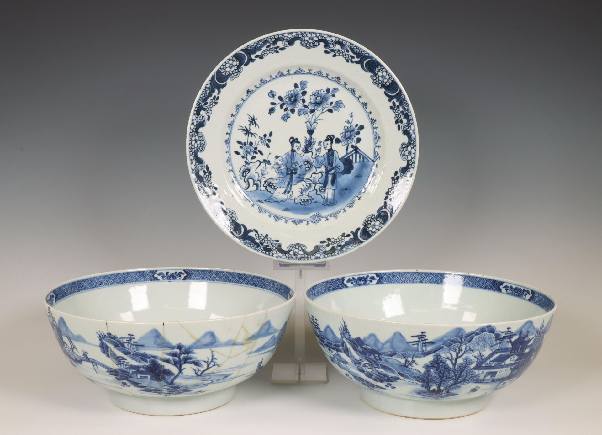 China, a pair of blue and white porcelain bowls and a dish, late 18th century,