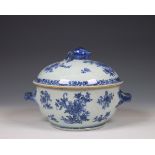 China, a blue and white porcelain circular tureen, Qianlong period (1736-1795),