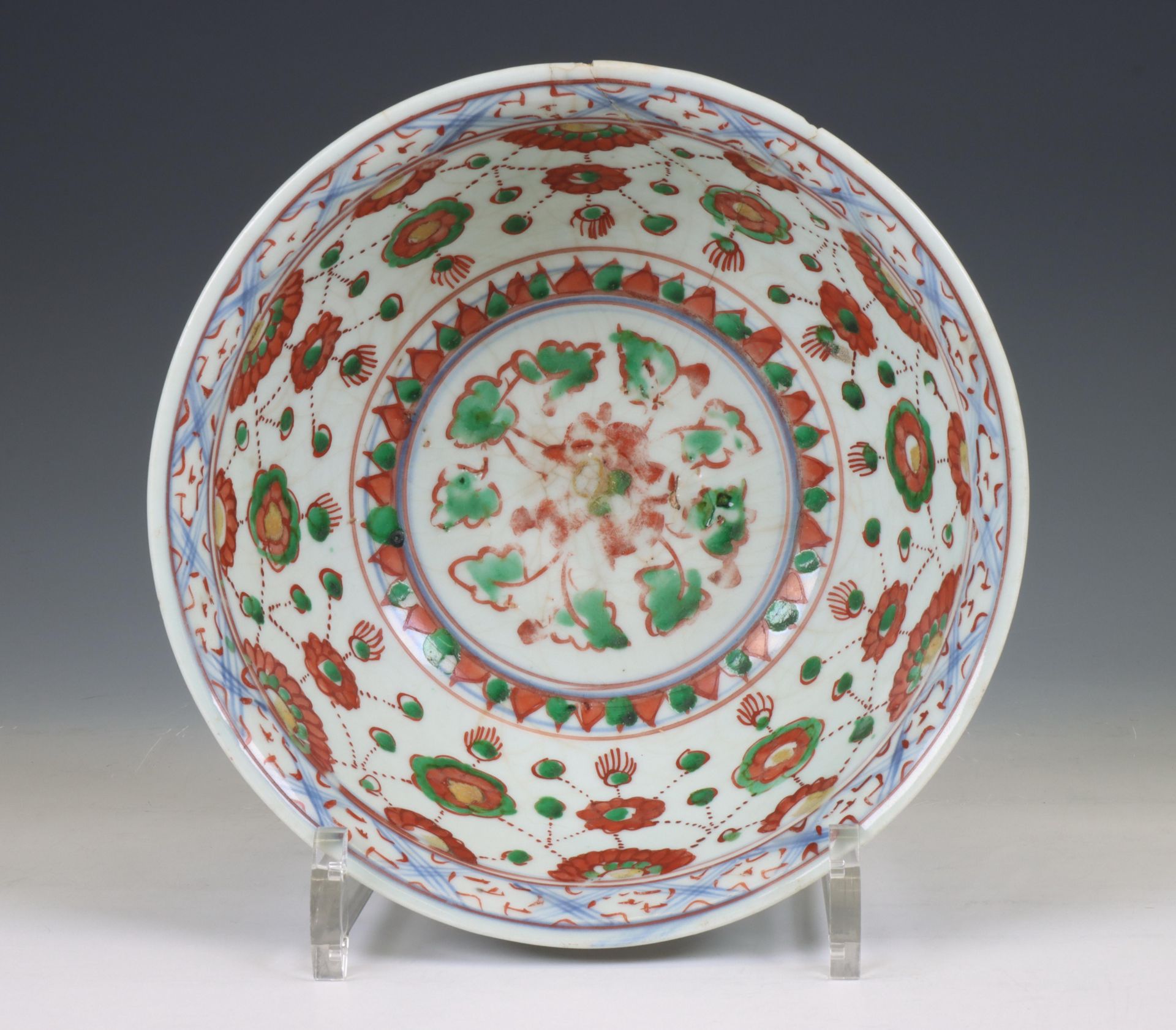 China, overdecorated blue and white porcelain bowl, circa 17th century and later, - Image 4 of 4