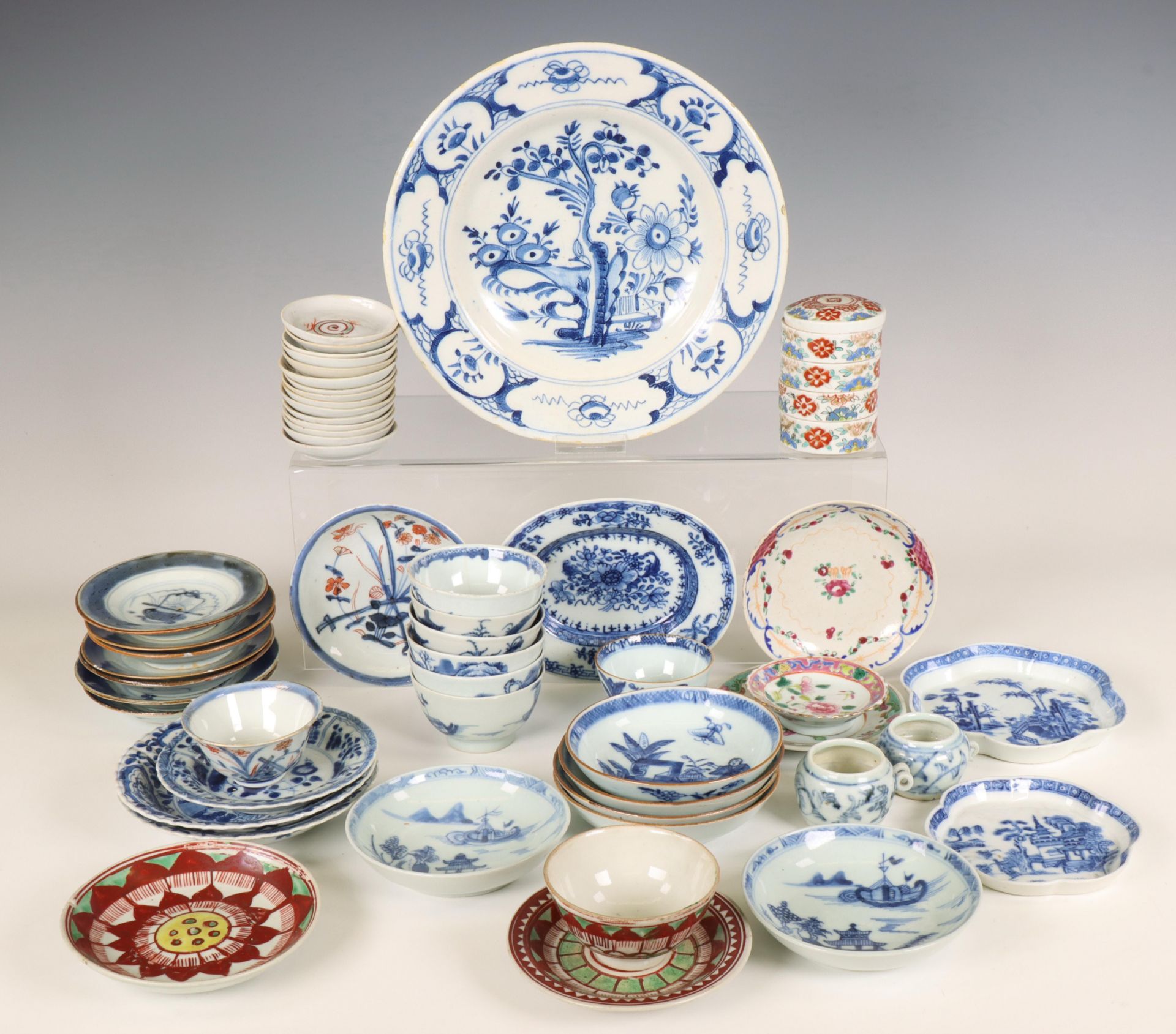 China, a collection of various blue and white and polychrome porcelain cups and saucers, 18th-20th c