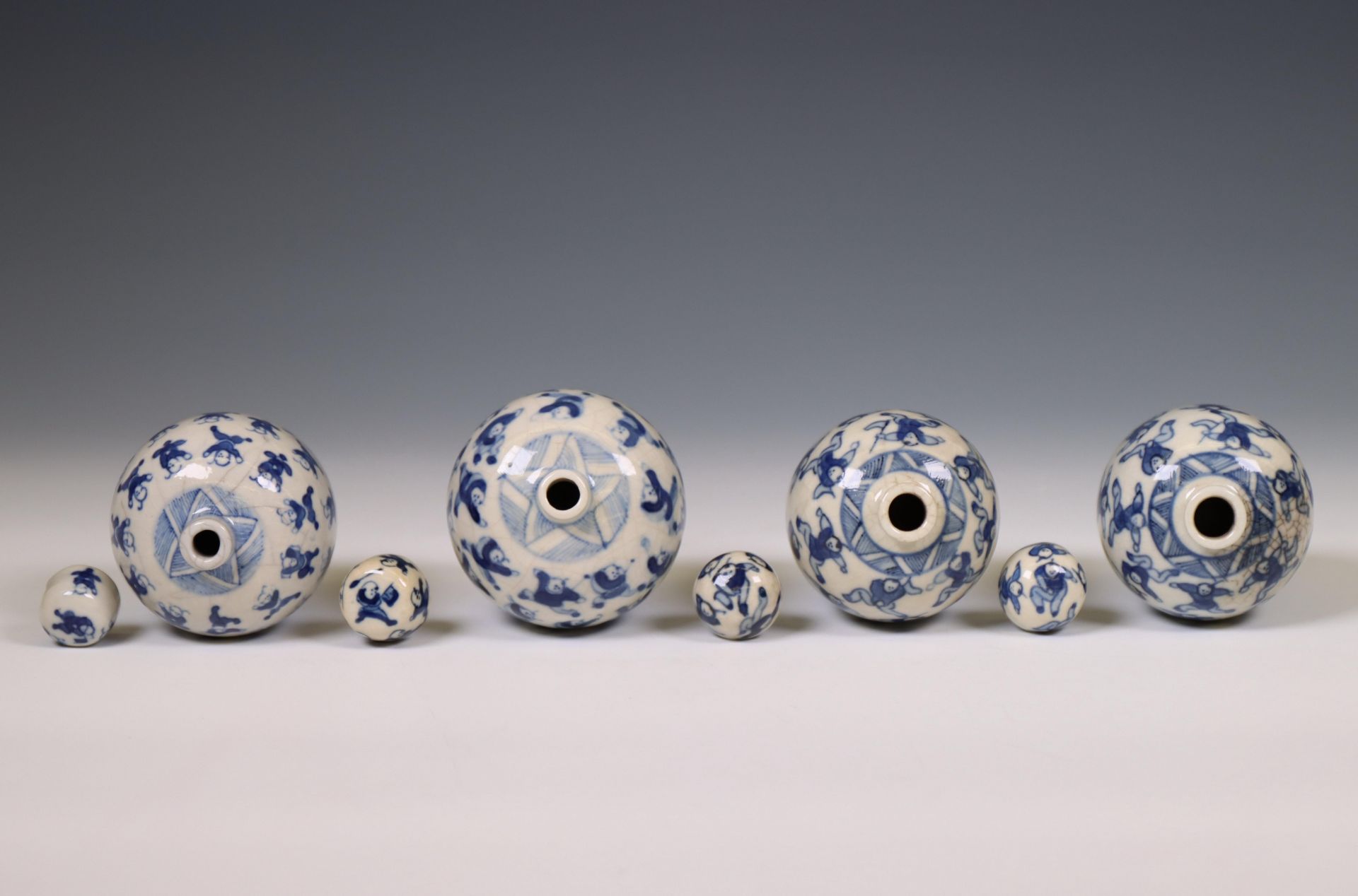 China, four soft paste blue and white 'one hundred boys' jarlets and covers, 19th century, - Bild 7 aus 11