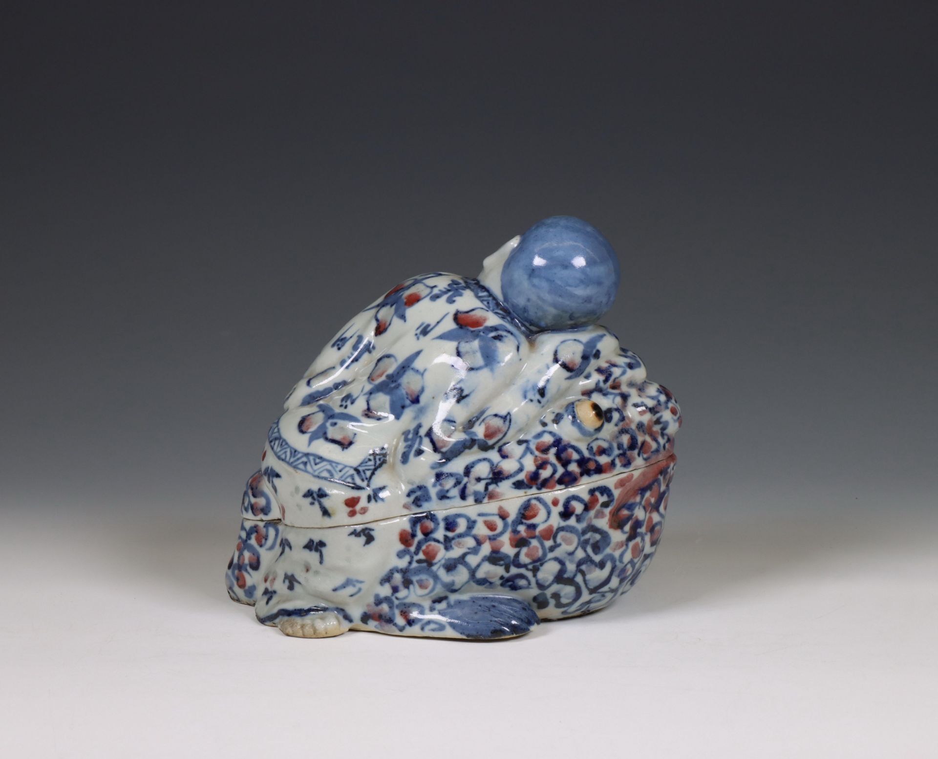 China, an iron-red and blue and white censer shaped as Liu Hai and three-legged toad, 19th century, - Image 2 of 6