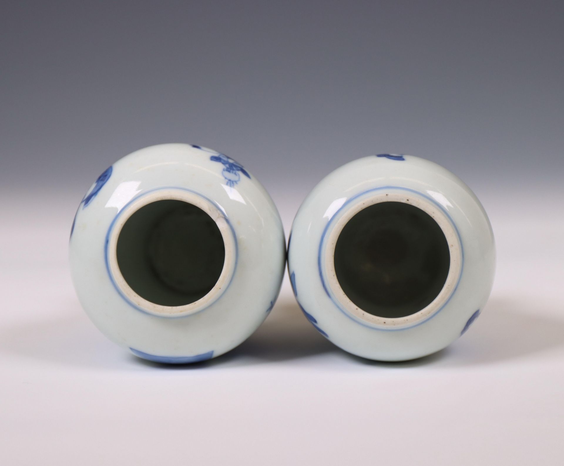 China, two blue and white porcelain jarlets, Kangxi period (1662-1722), - Bild 4 aus 6