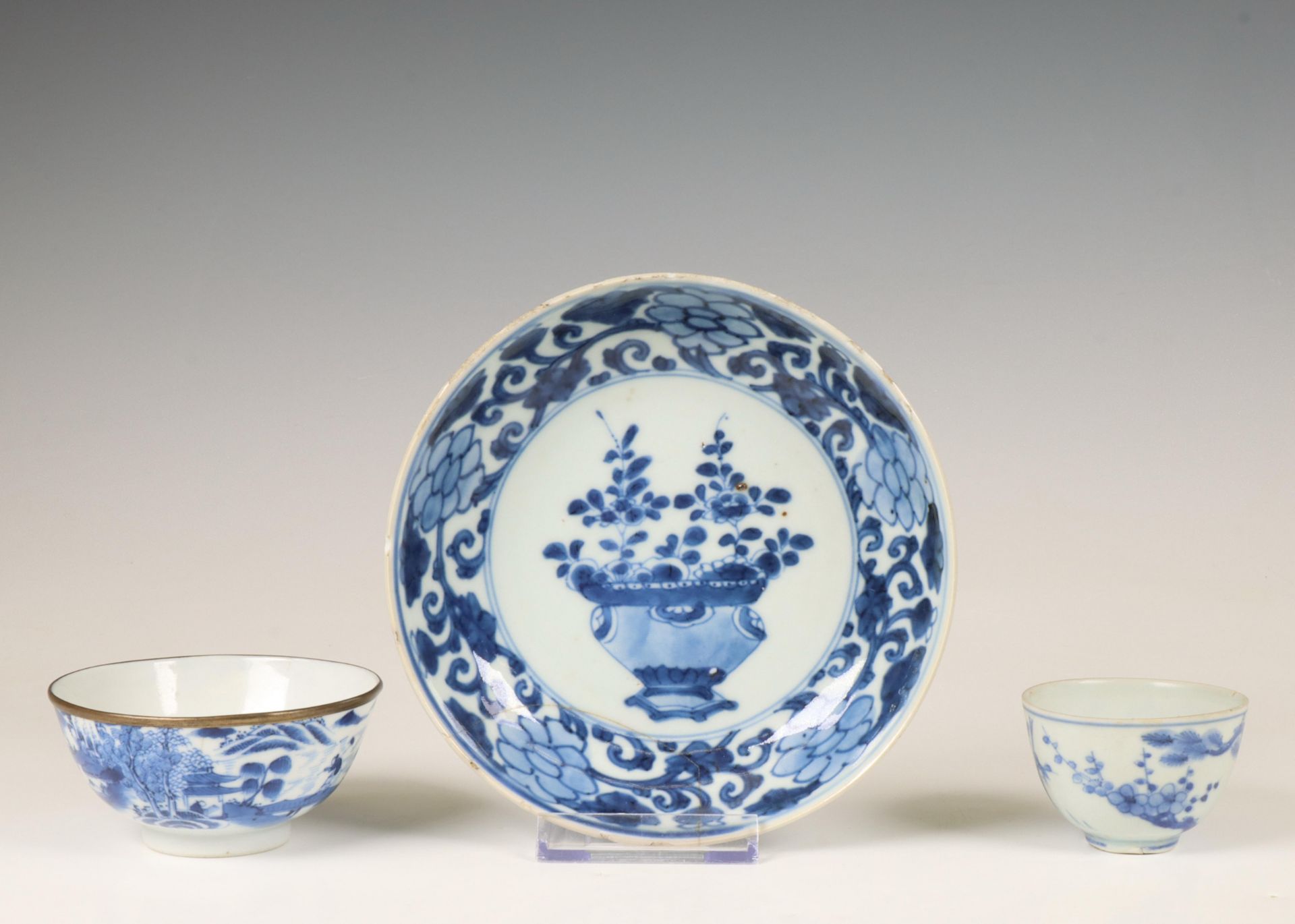 China, small collection of blue and white porcelain, 17th-18th century, - Bild 3 aus 5