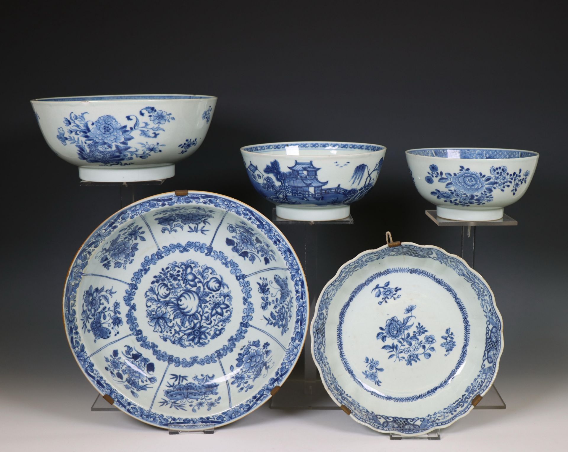 China, a collection of five blue and white porcelain bowls, Qianlong period (1736-1795),