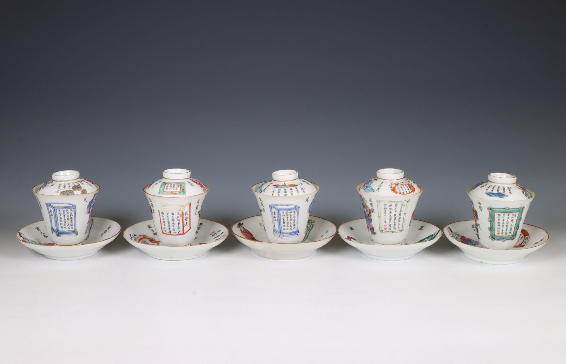 China, five famille rose porcelain 'Wu Shuang Pu' cups, covers and saucers, 19th century, - Bild 8 aus 8