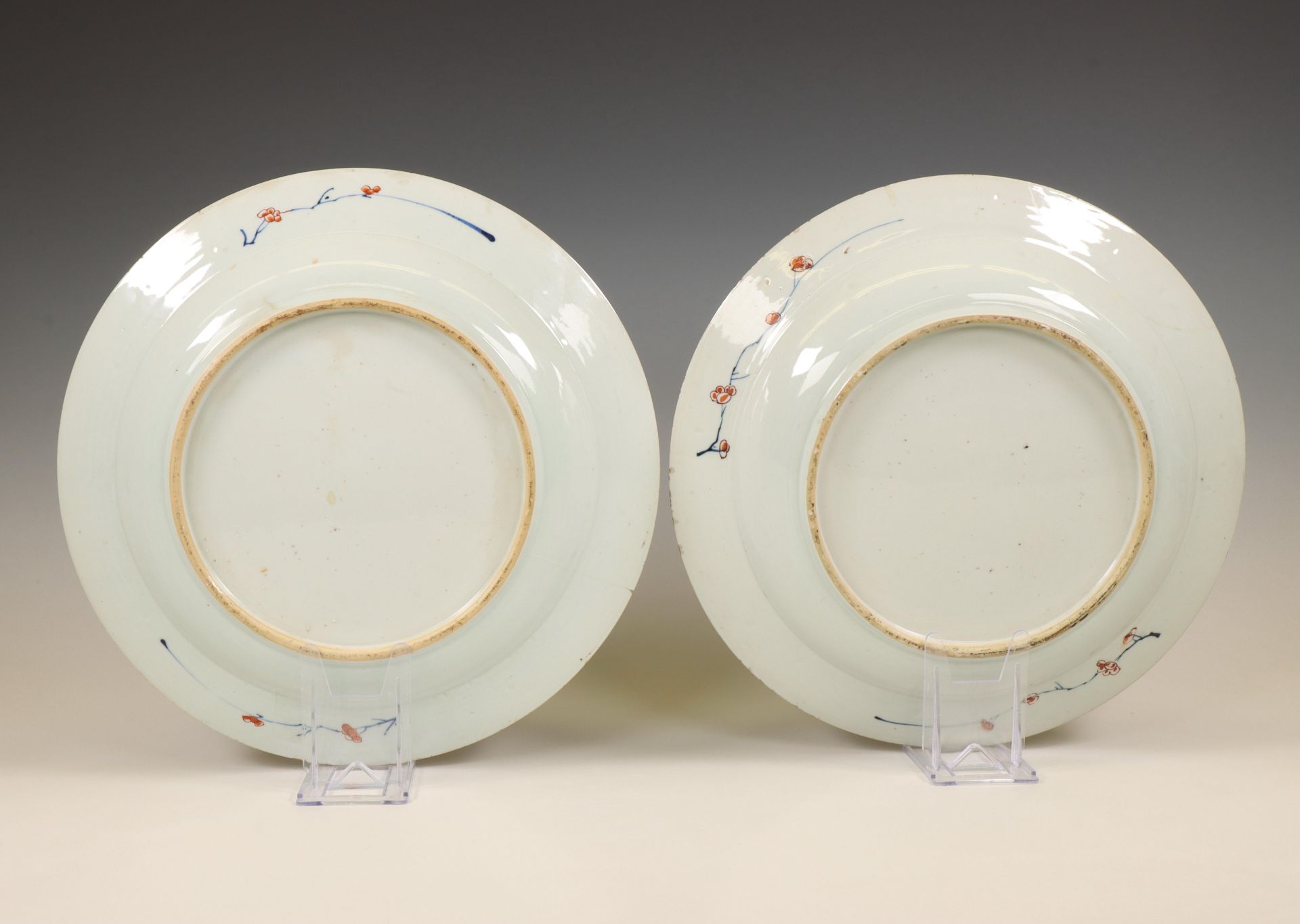 China, a pair of Imari porcelain dishes, 18th century, - Bild 3 aus 3