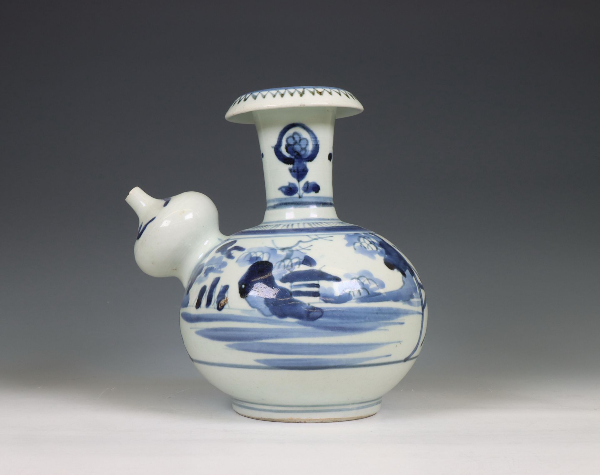 China, blue and white porcelain kendi, late Qing dynasty (1644-1912),