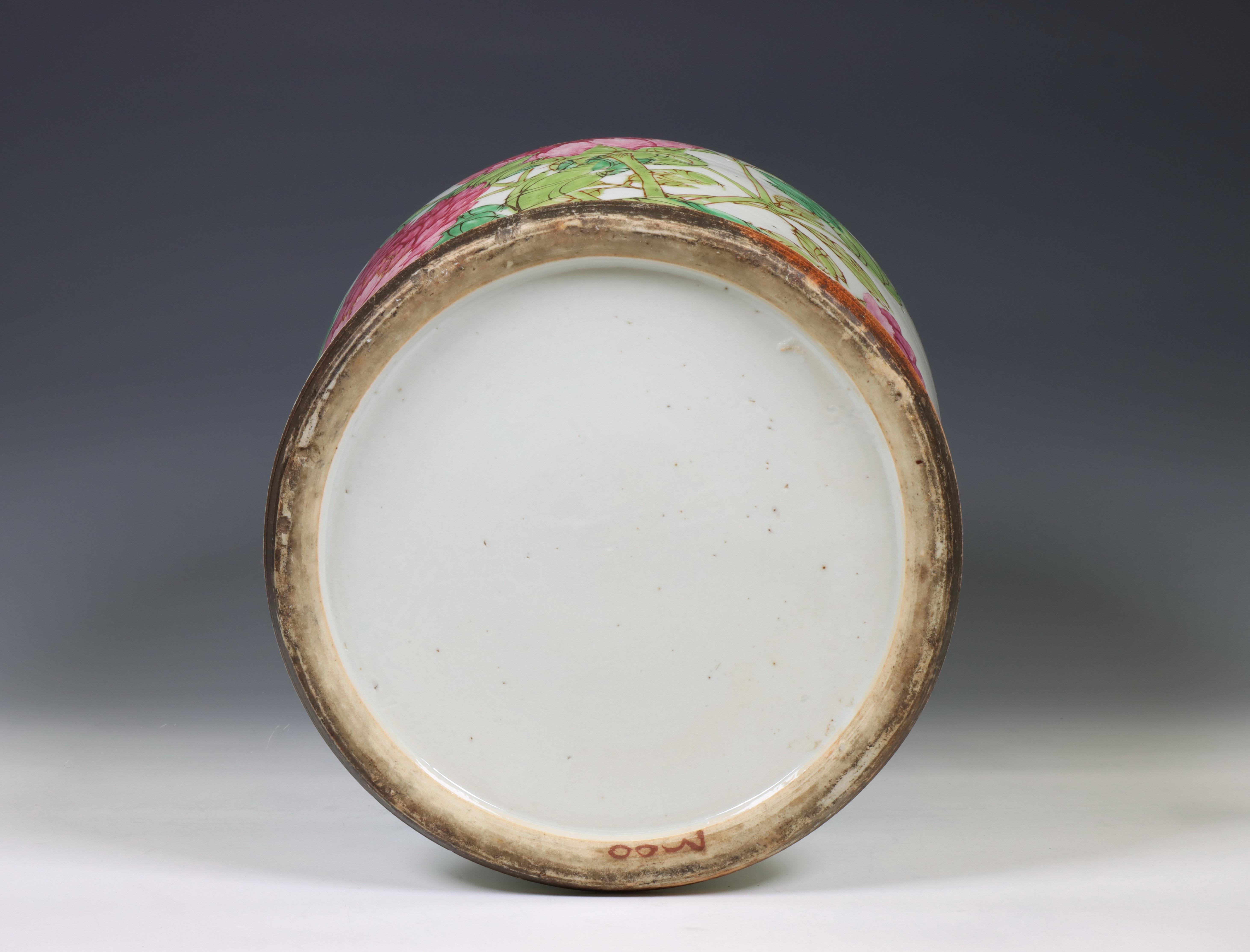 China, a famille rose porcelain baluster jar and cover, 20th century, - Image 3 of 4