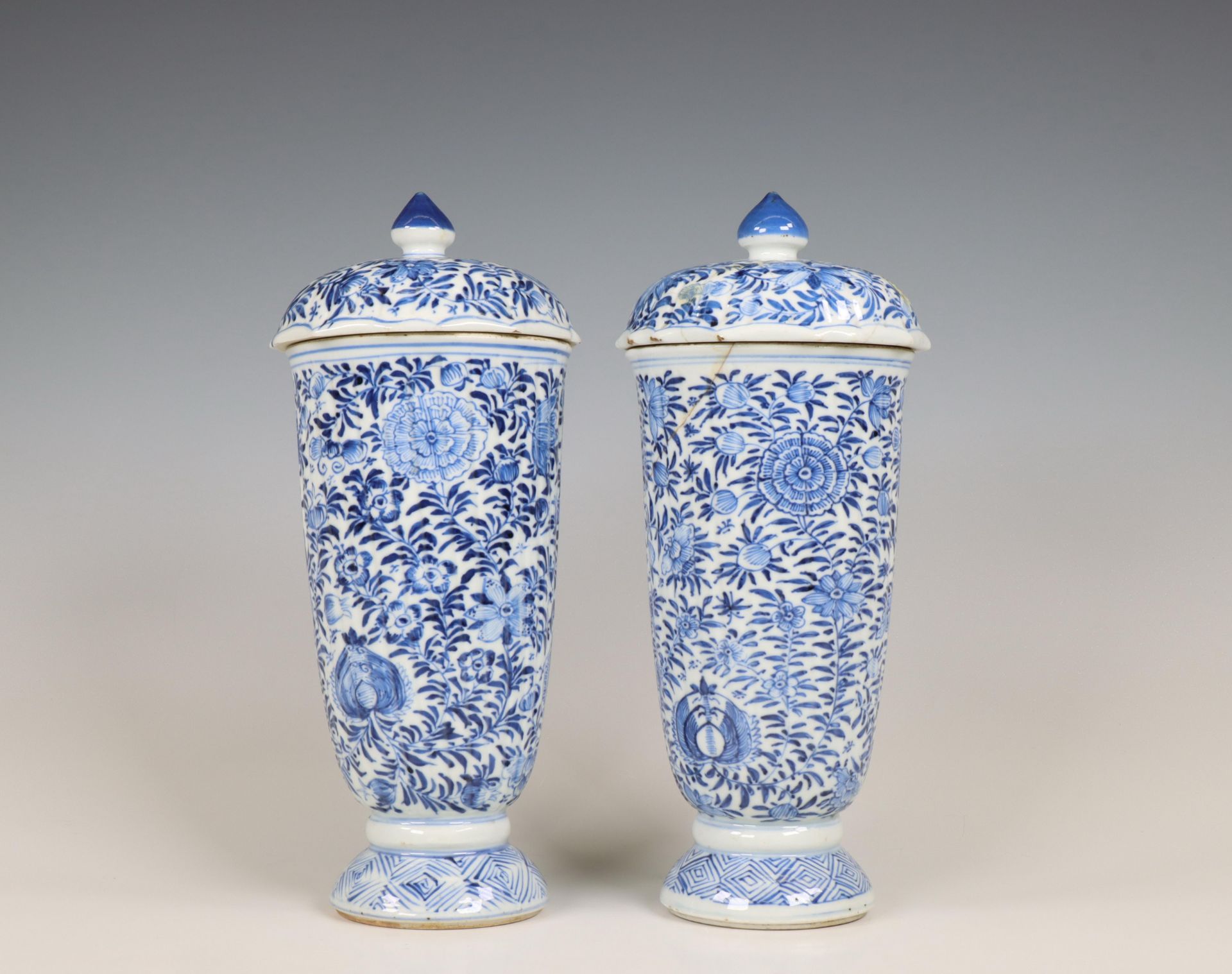 China, a pair of blue and white porcelain beaker vases and covers, Kangxi period (1662-1722), - Image 5 of 5