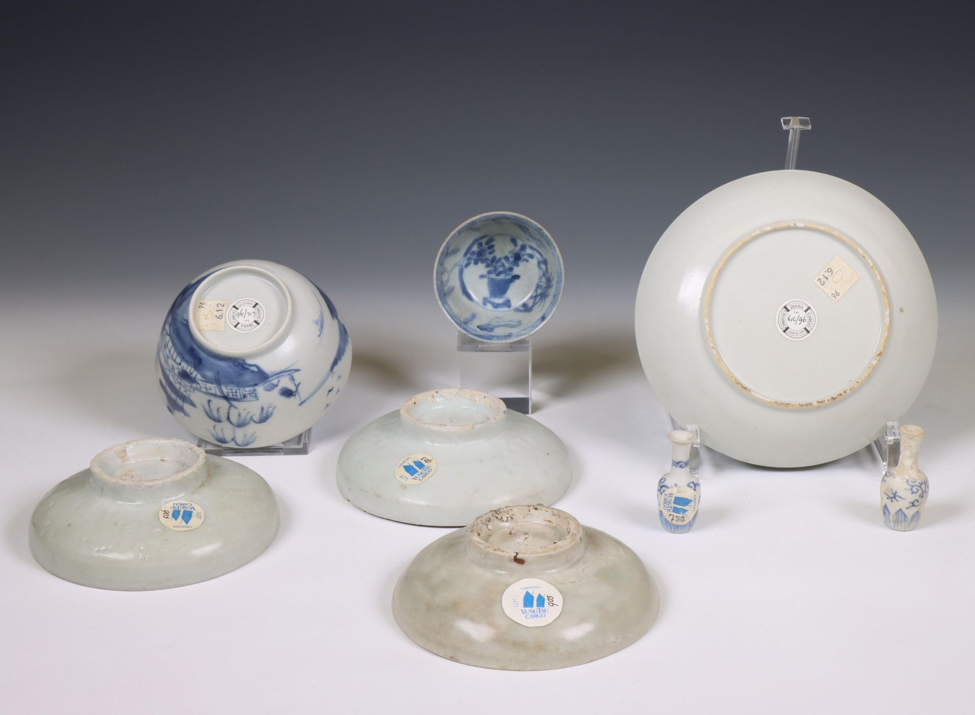 China, a collection of 'Vung Tau Cargo' and 'Diana Cargo' porcelain, ca. 1690 and ca. 1815, - Bild 2 aus 2