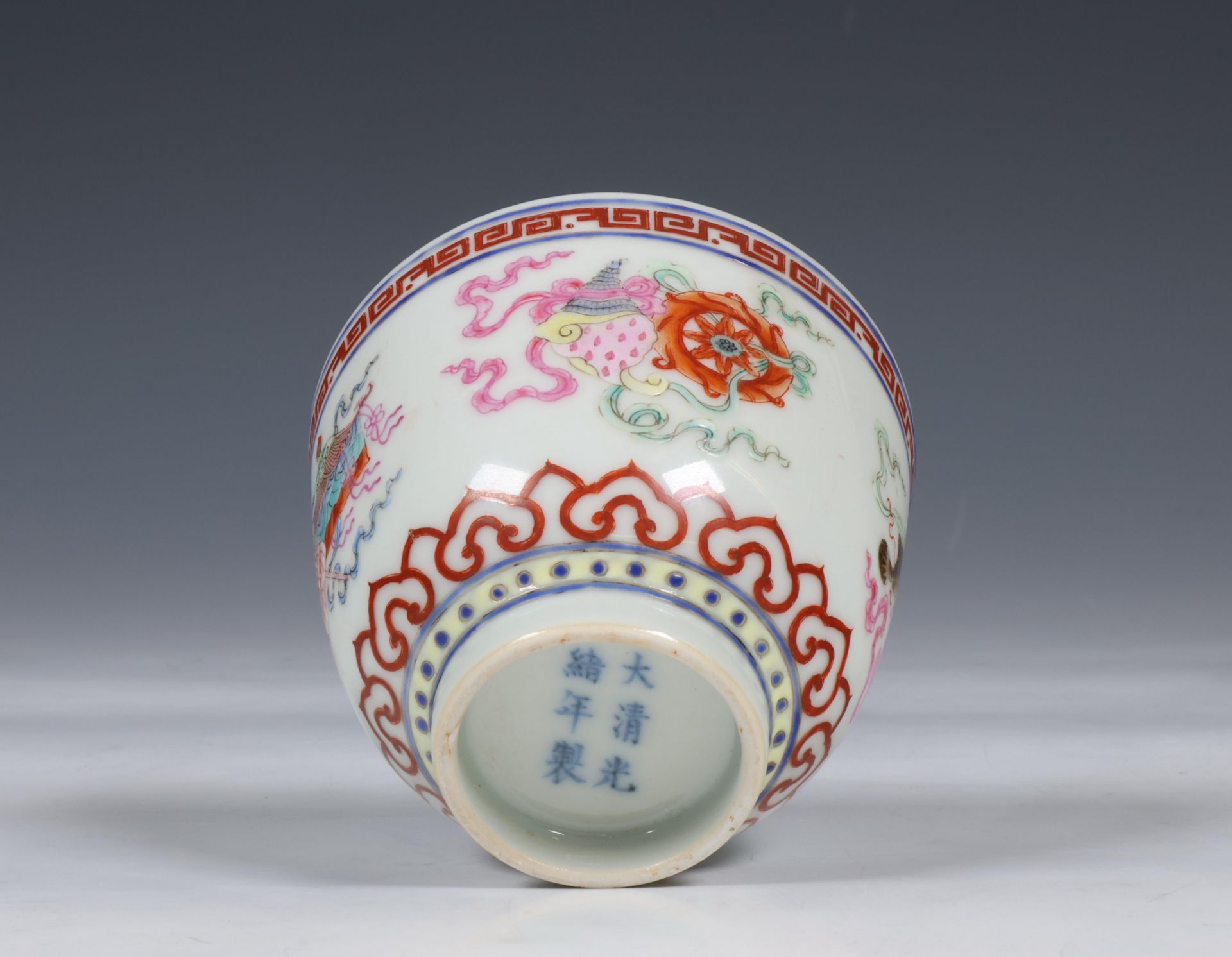 China, famille rose porcelain 'bajixiang' cup, early 20th century, - Bild 5 aus 6