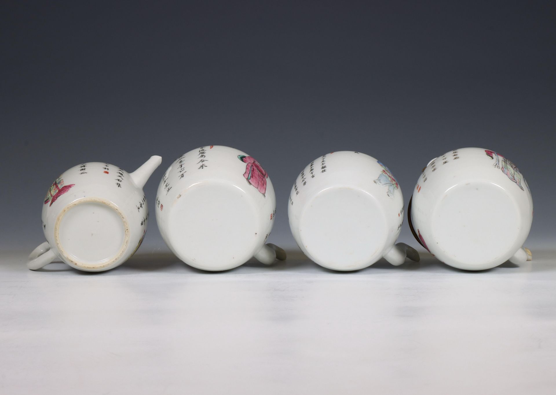 China, four famille rose porcelain 'Wu Shuang Pu' barrel-shaped teapots and covers, 19th century, - Bild 5 aus 7