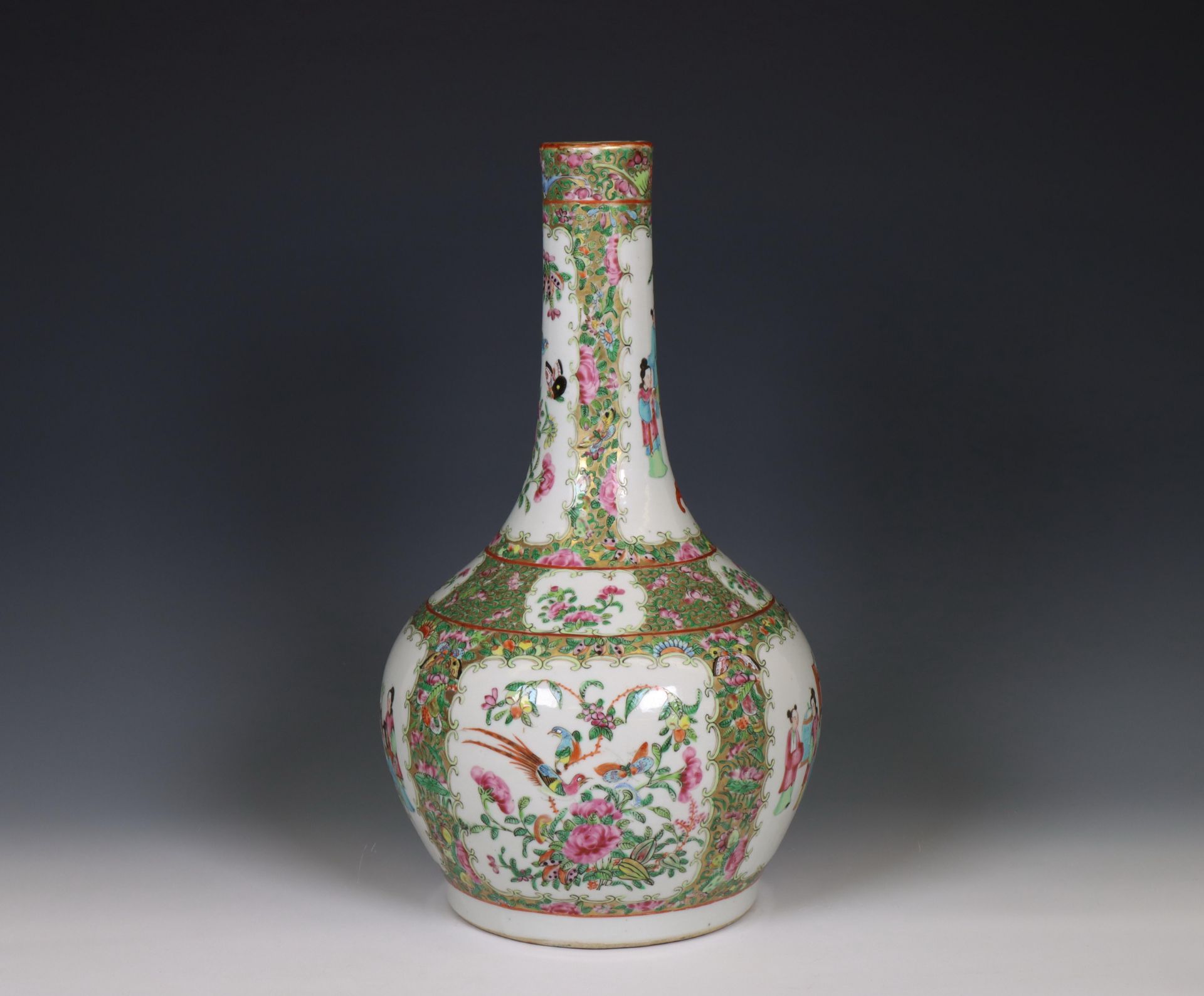 China, a Canton famille rose porcelain bottle vase, ca. 1900, - Bild 3 aus 6