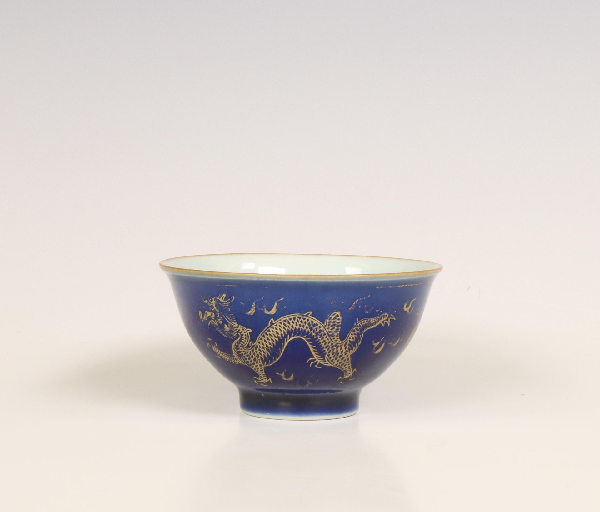 China, powder-blue-ground gilt-decorated bowl, late Qing dynasty (1644-1912),